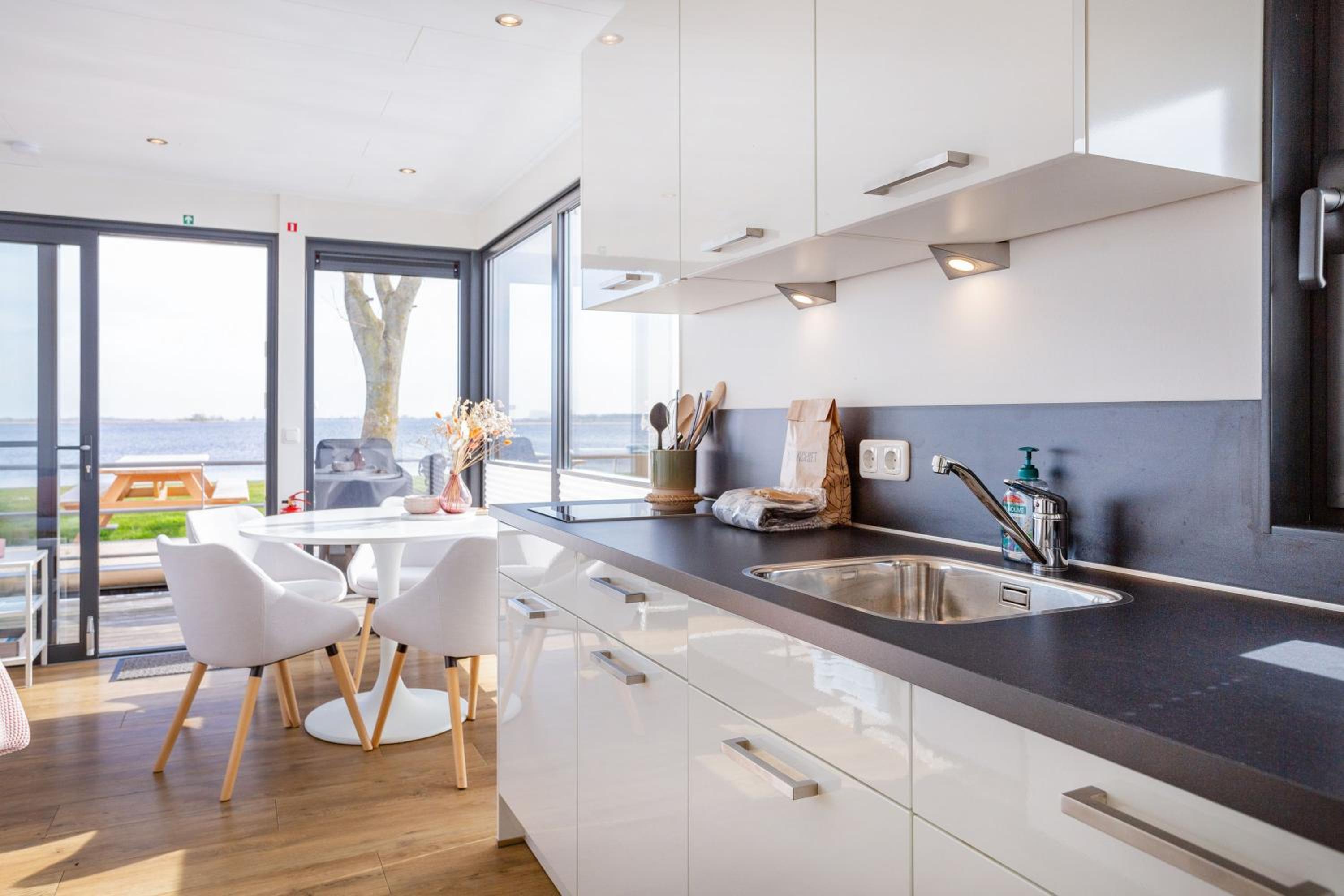 Welcome in - Houseboat Agua Dolce met tuin, Paviljoenwei 4, Sneek - Offingawier view 5