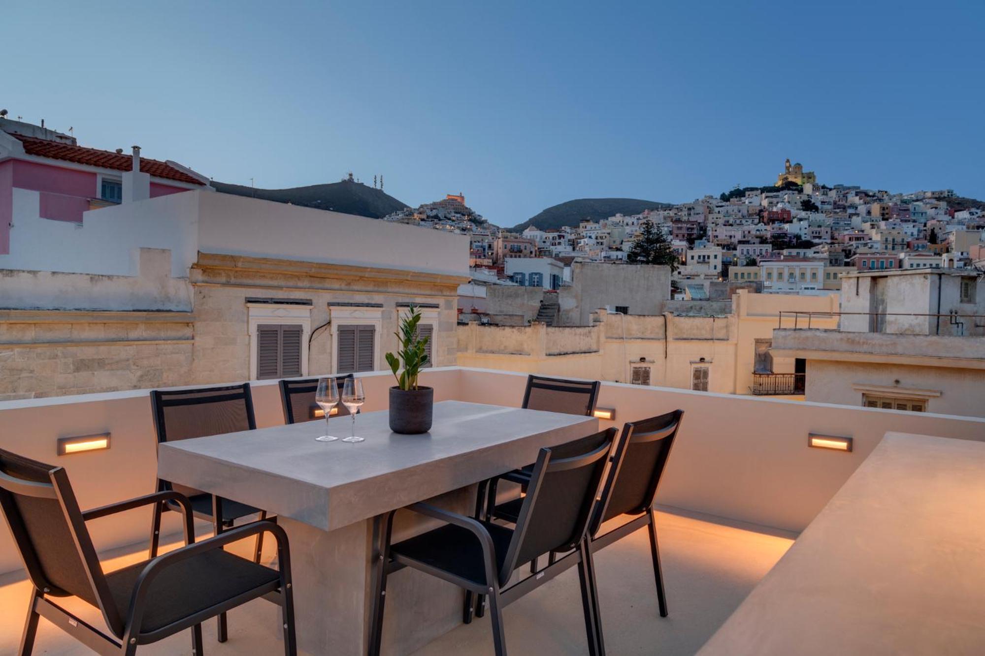 The Heart of Syra - Your Home in Ermoupolis photo 3