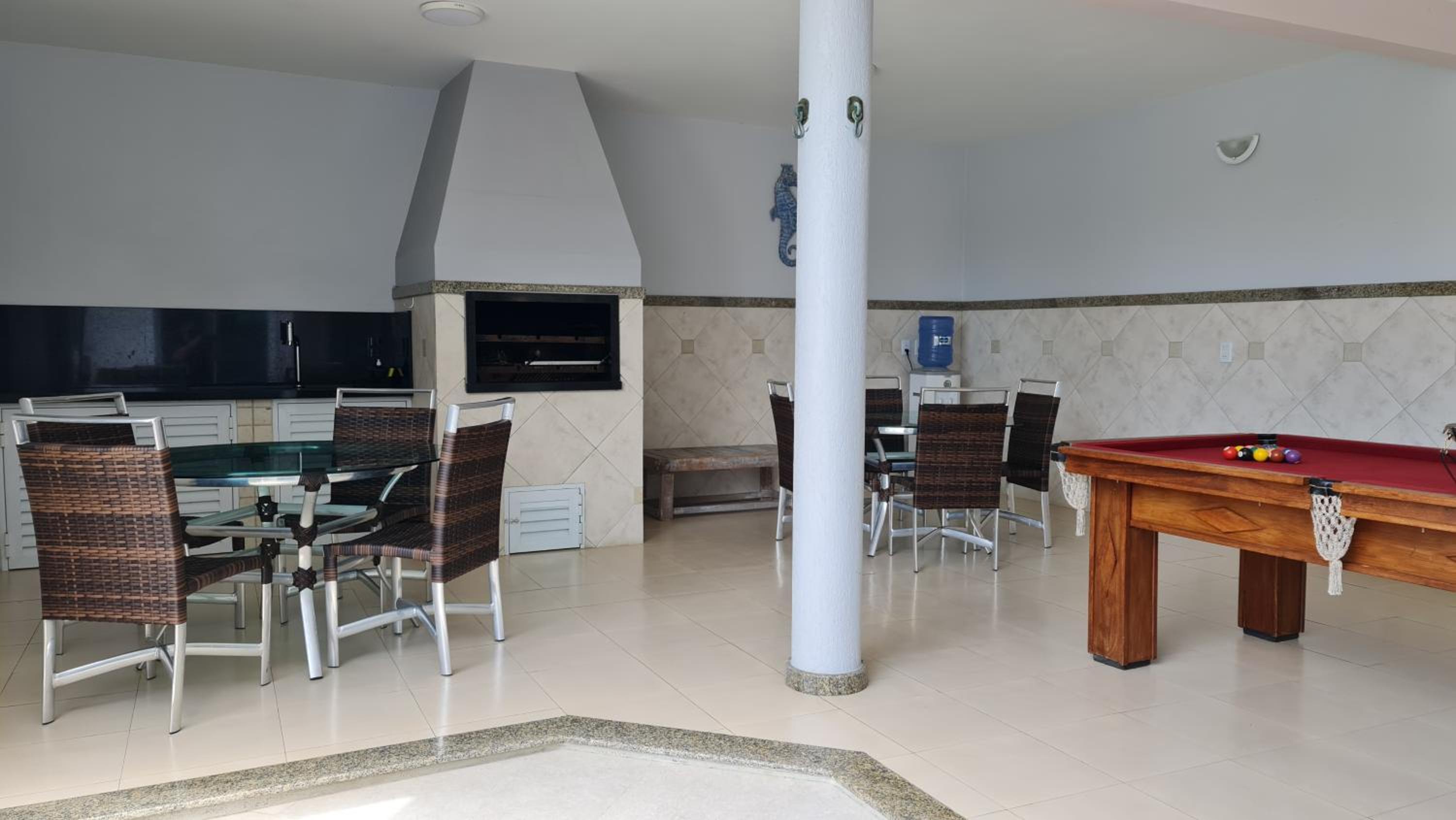 Casa Rosa com 7 quartos - Edícula completa a 150 metros da Praia