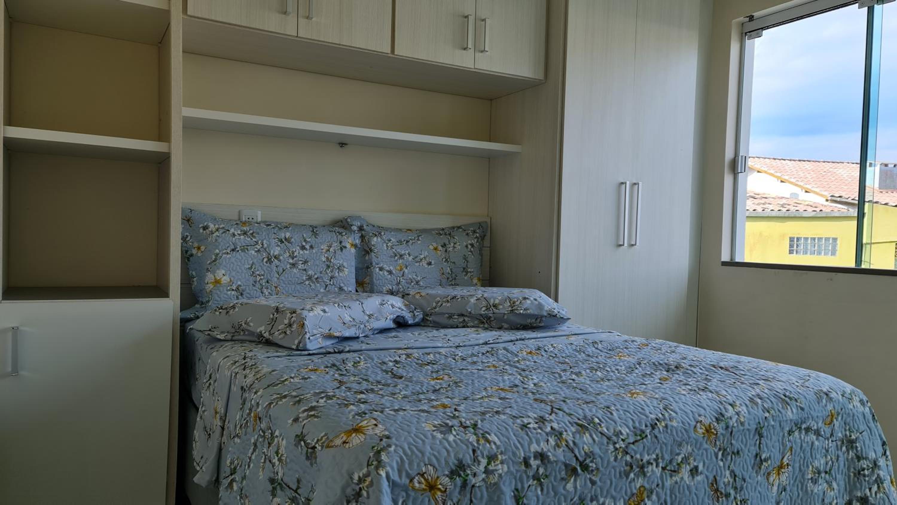 Casa Rosa com 7 quartos - Edícula completa a 150 metros da Praia