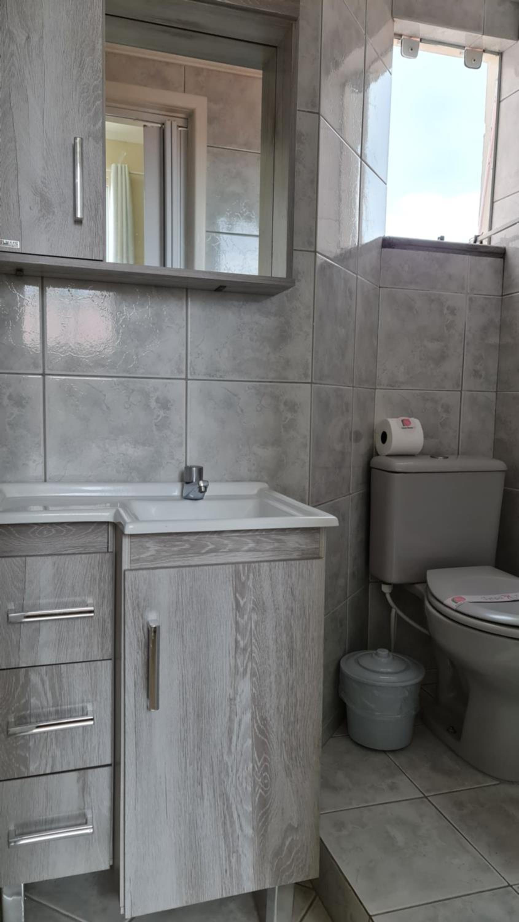 Casa Rosa com 7 quartos - Edícula completa a 150 metros da Praia