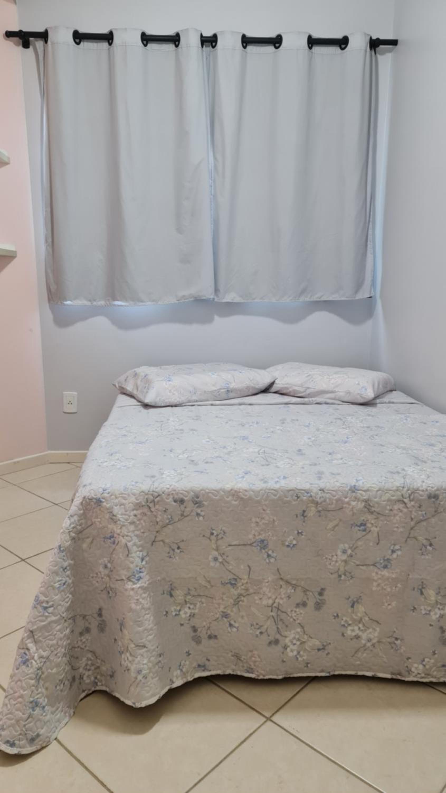 Casa Rosa com 7 quartos - Edícula completa a 150 metros da Praia