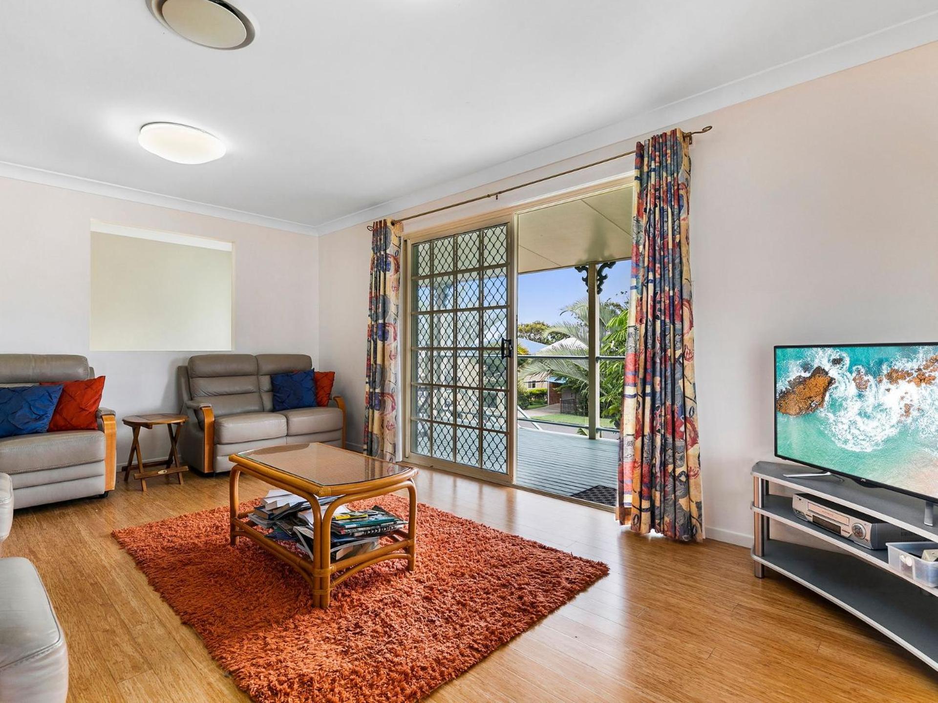 32 Bombala Crescent Rainbow Beach Aircon Pool Pets welcome
