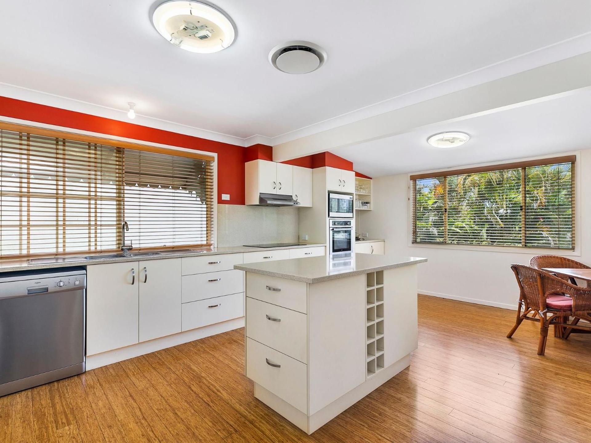 32 Bombala Crescent Rainbow Beach Aircon Pool Pets welcome