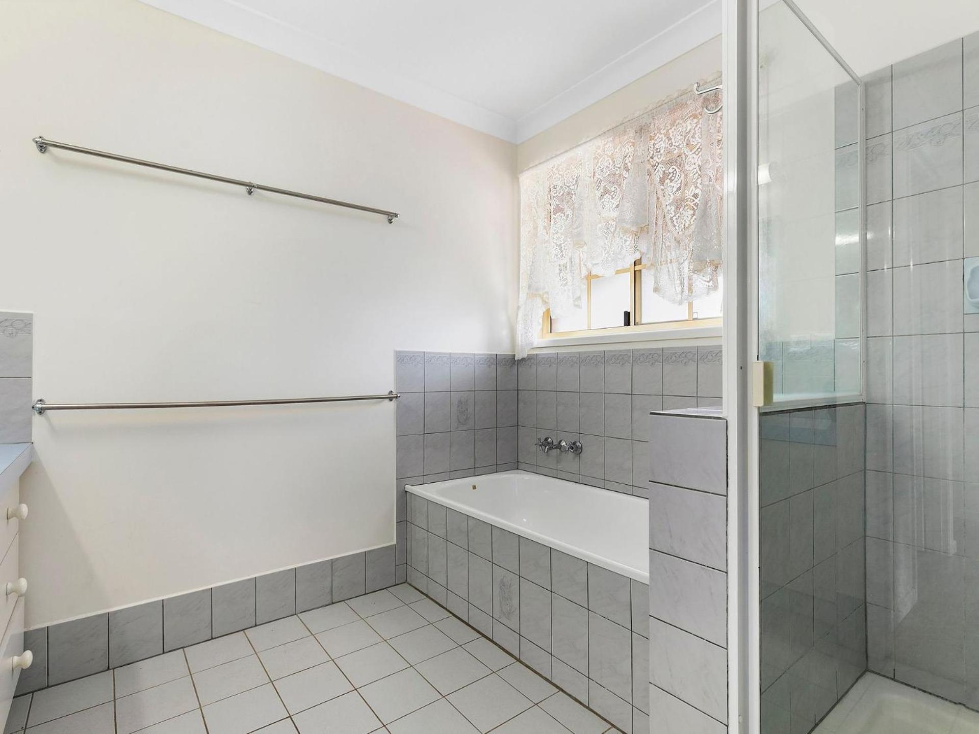 32 Bombala Crescent Rainbow Beach Aircon Pool Pets welcome