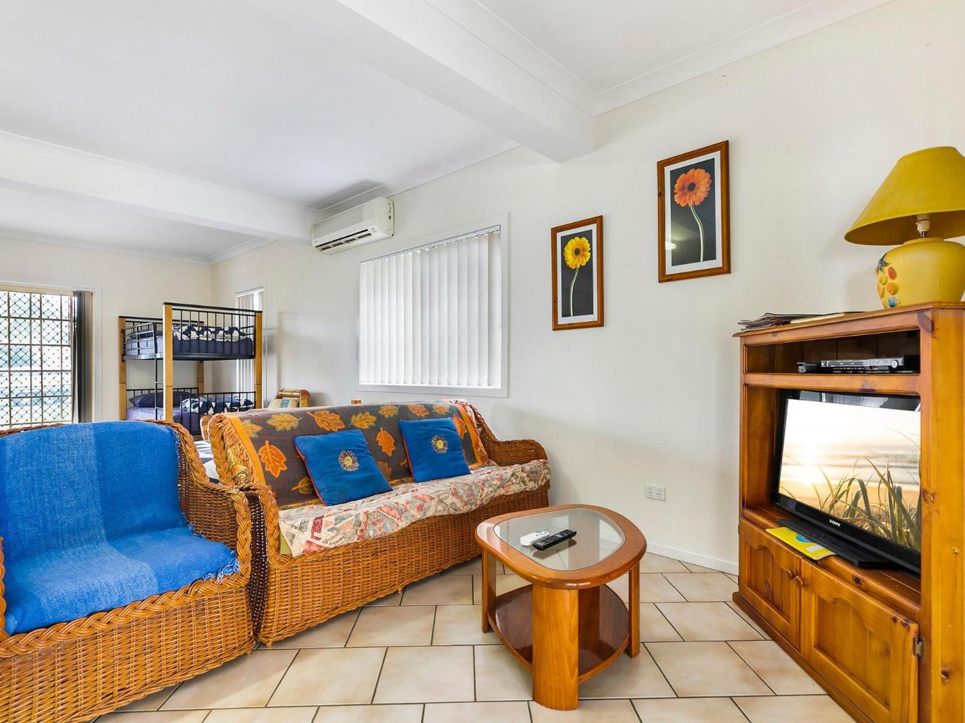 32 Bombala Crescent Rainbow Beach Aircon Pool Pets welcome