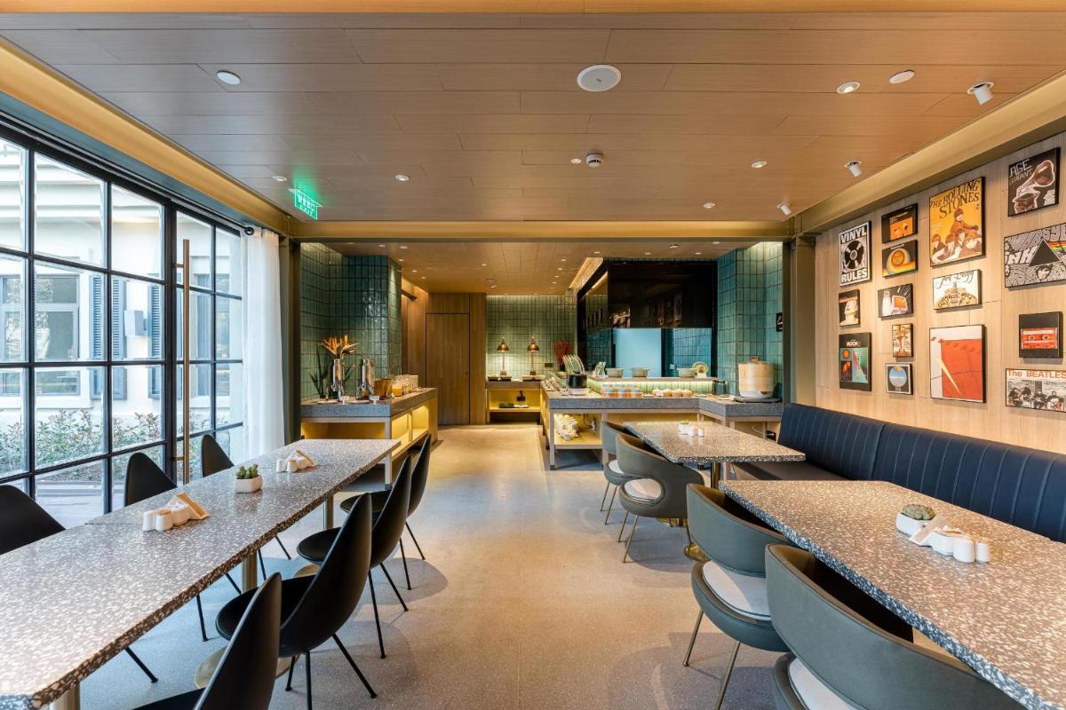 restaurant