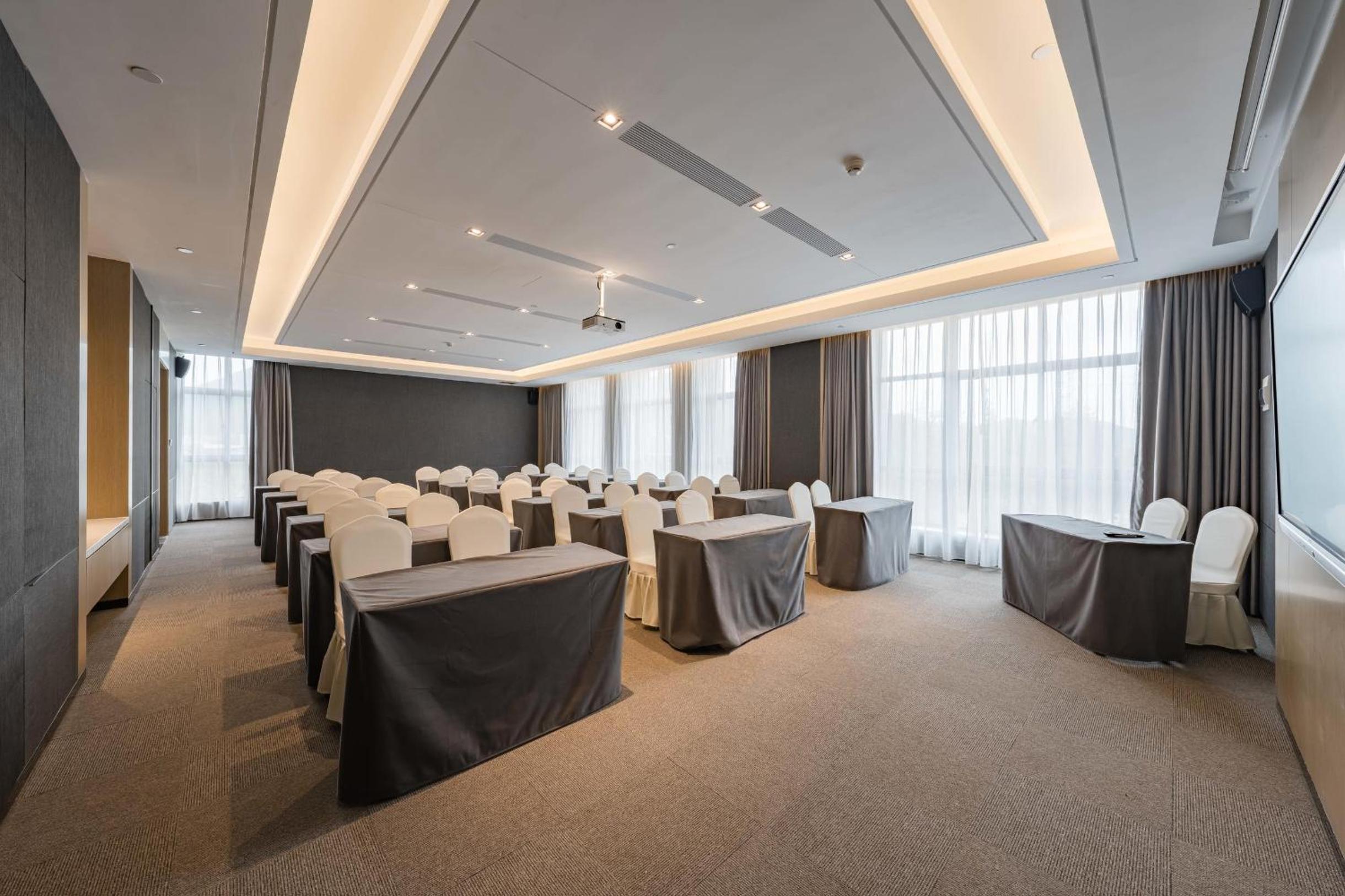 Atour Hotel Ningbo Xiangshan Binhai Avenue view 4