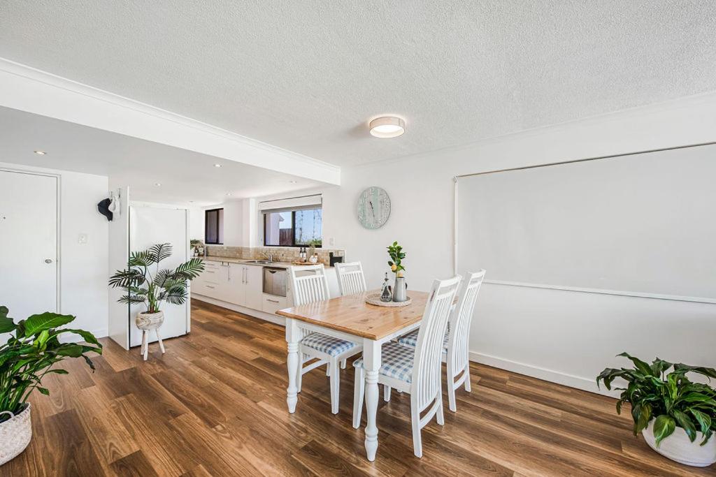 Lovely 2bd Unit, Patio and views. Best weekly rate view 4