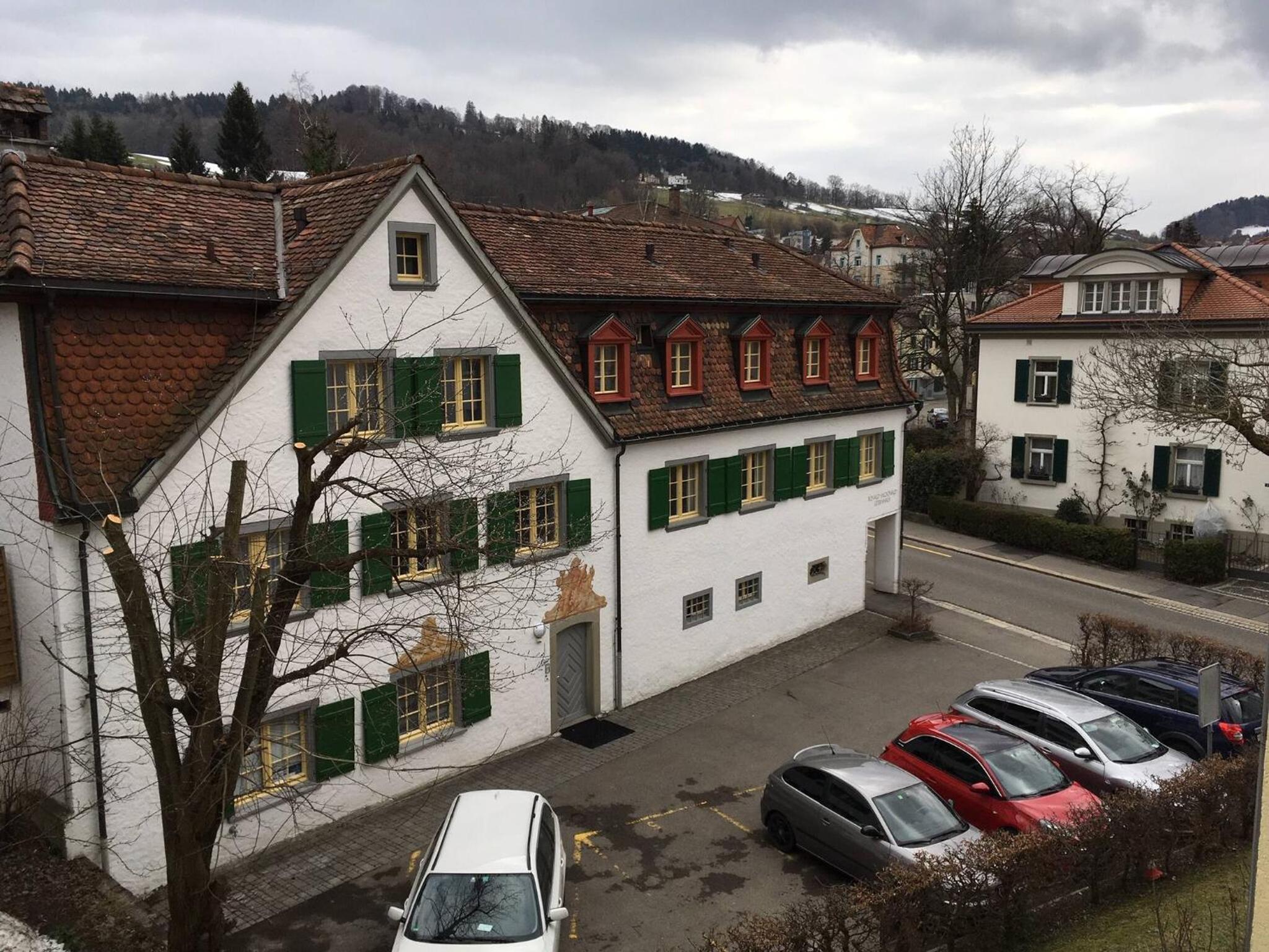 2 rooms with balcony, central, quiet location