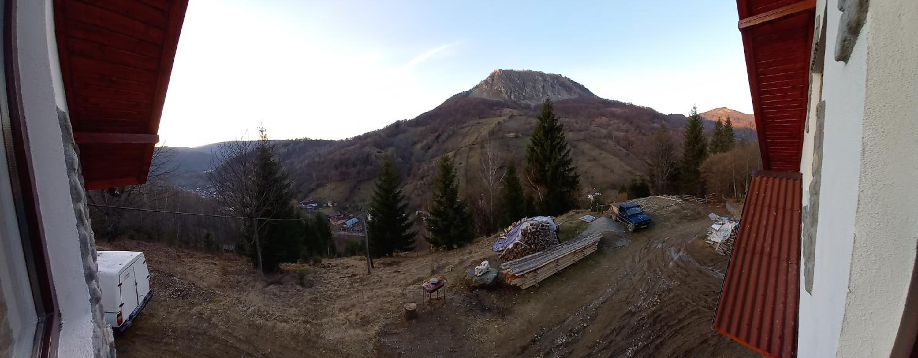 Cabana Belvedere Dragoslavele view 5
