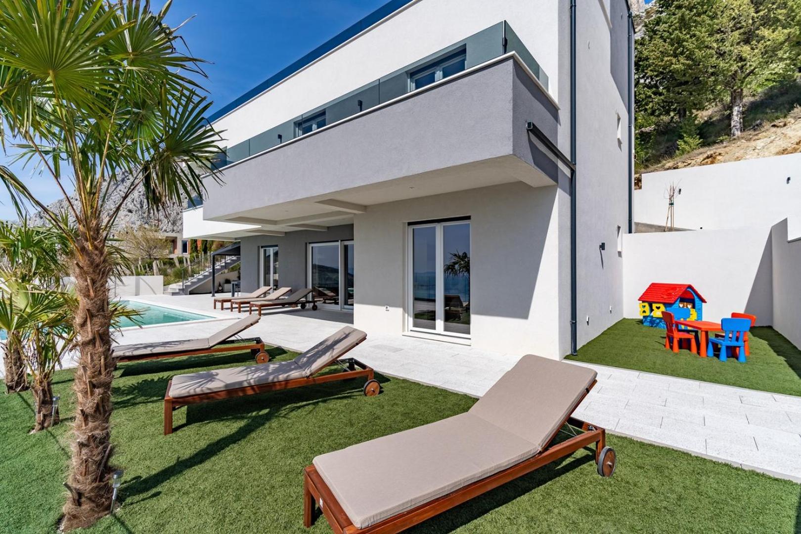 Villa BAMM with heated 36sqm pool, 5 en-suite bedrooms and panoramic sea views view 3