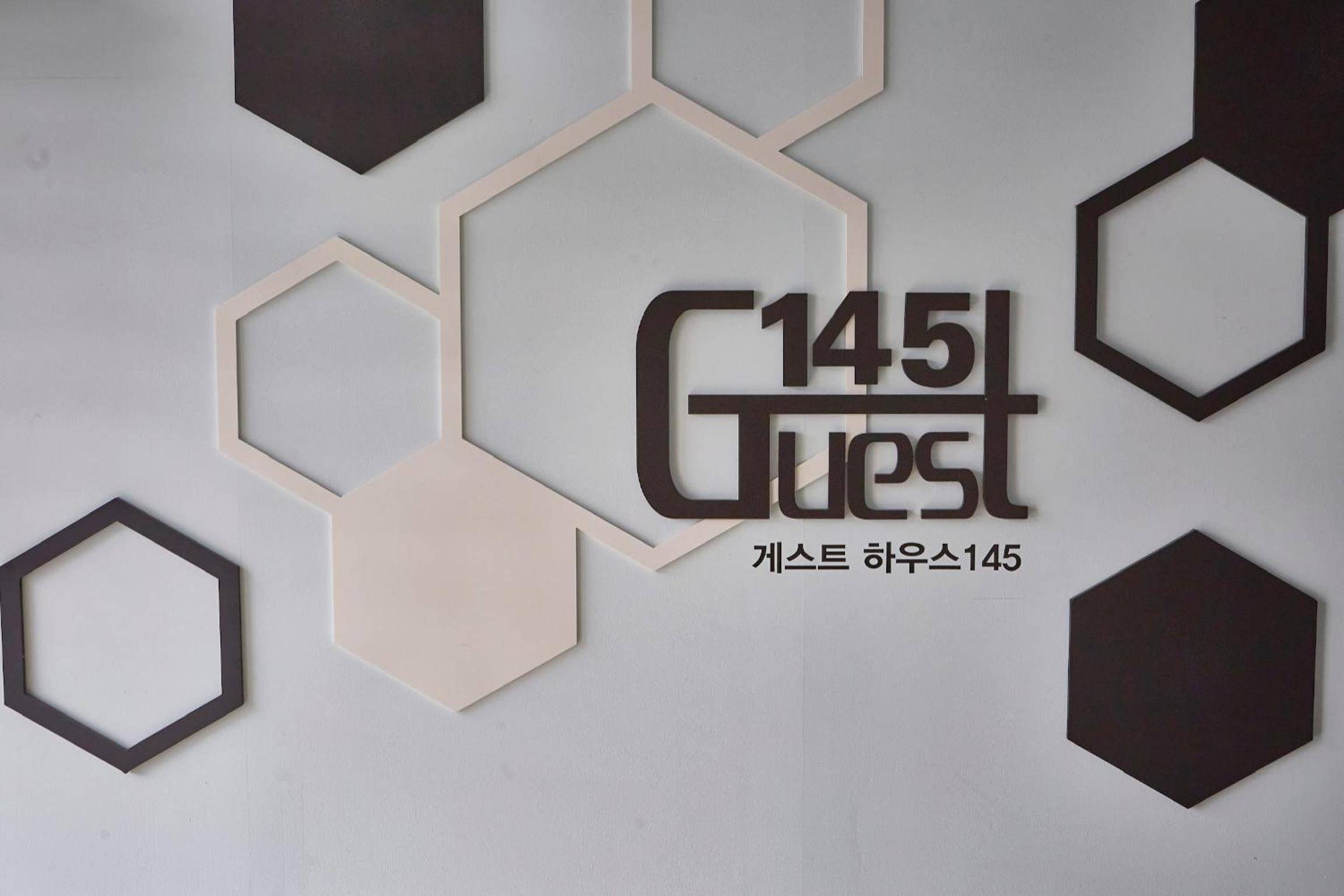 Guest 145, photo 66