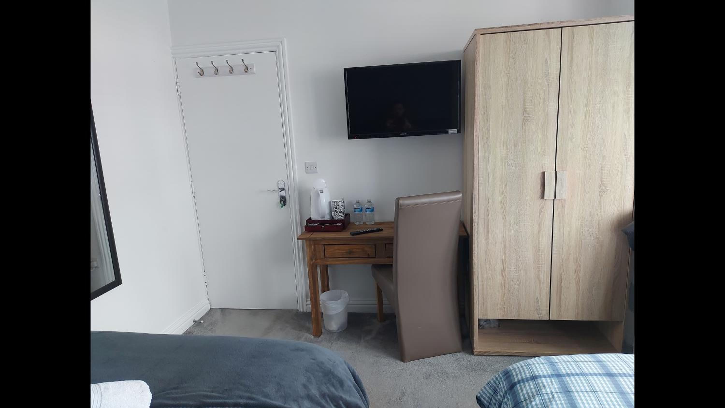 Apple House Wembley - Family room with shared bathroom view 5