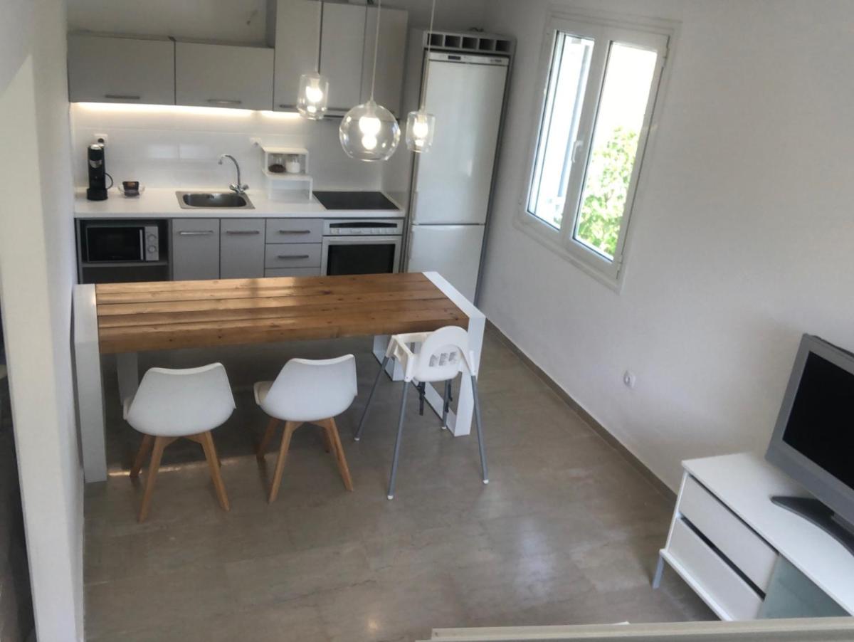 Modern Apartment 10mins from the Beach view 4