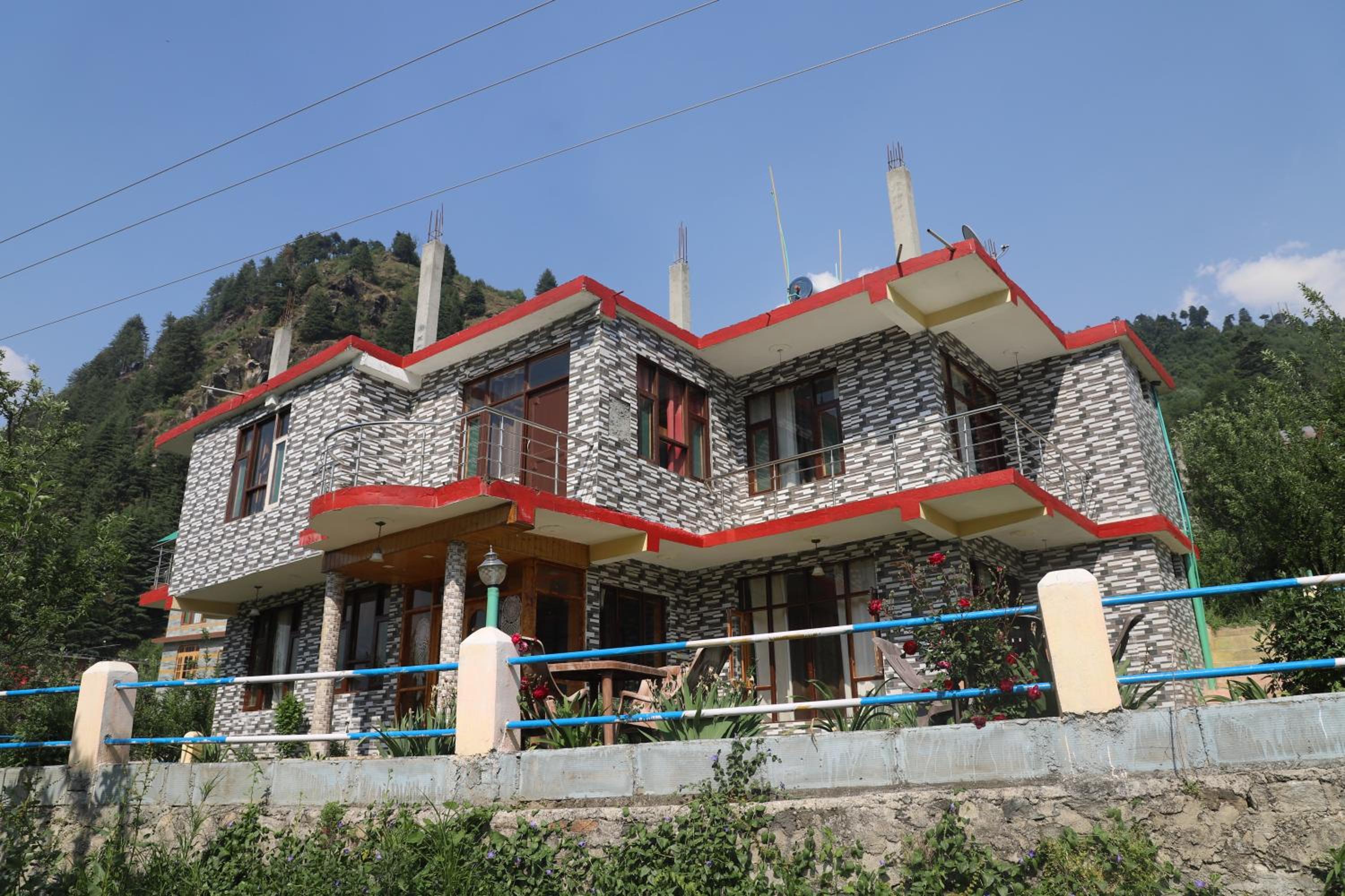 indian backpackers hostel view 4