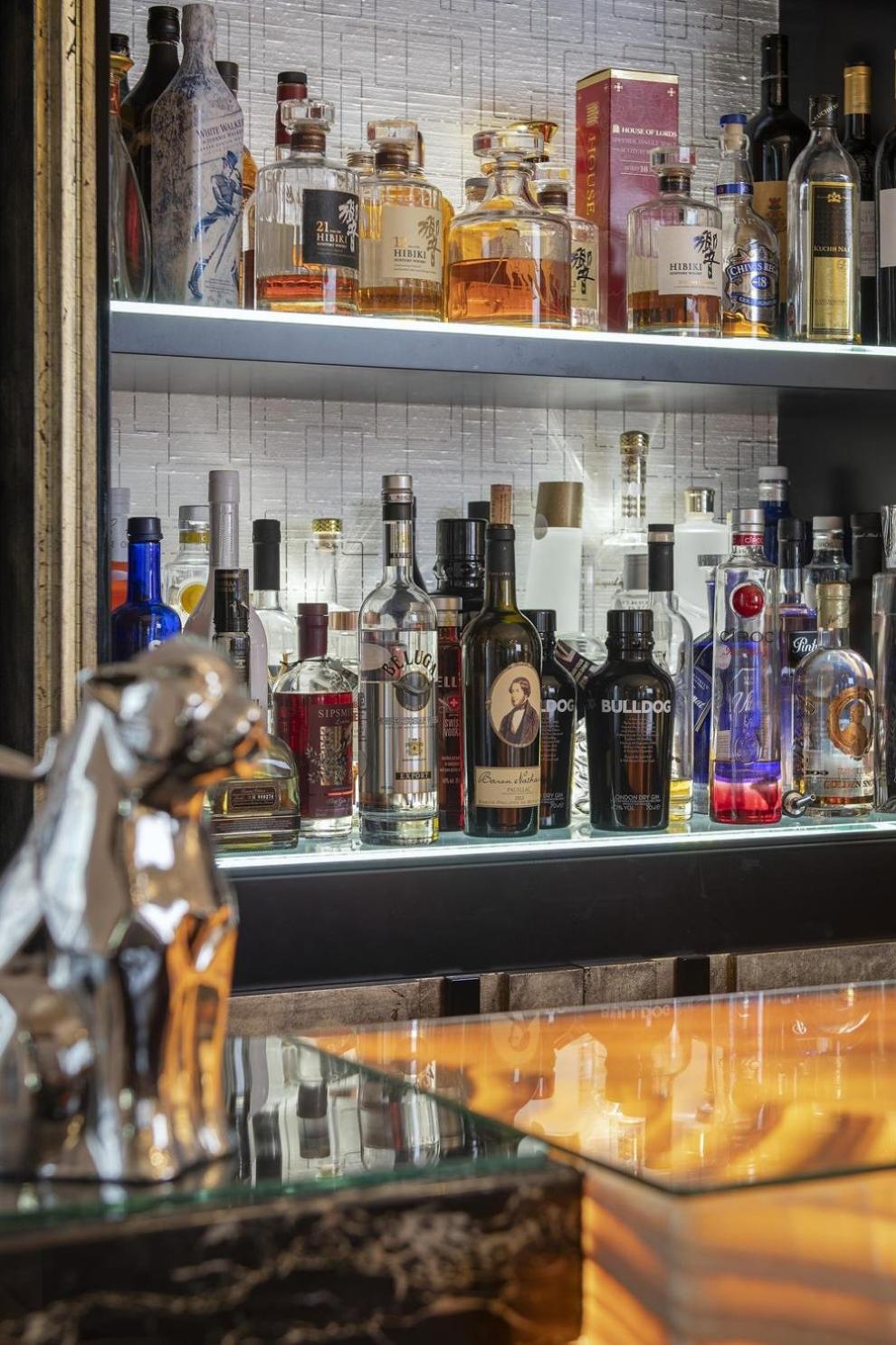 bar