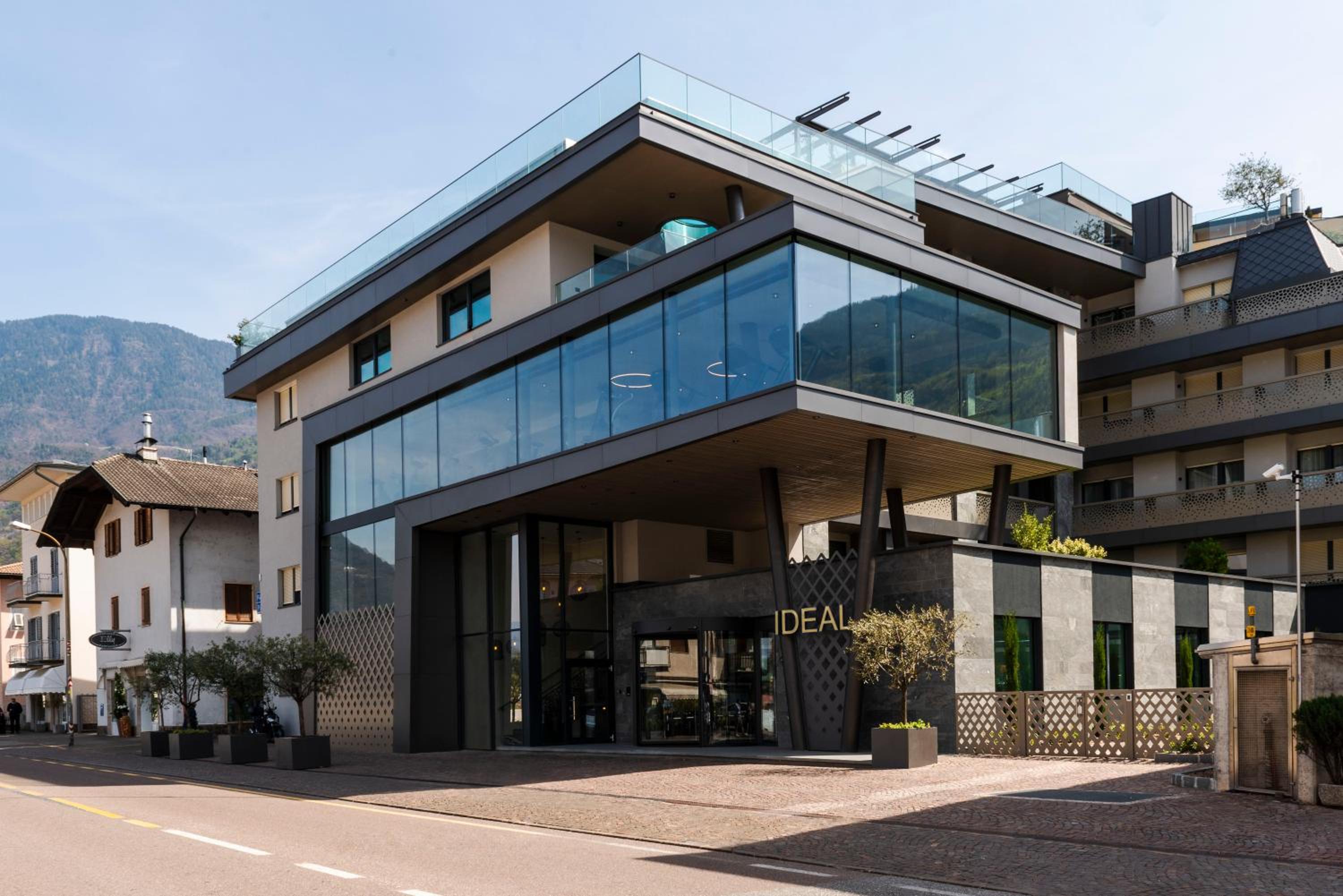 Hotel Ideal Park - Image 1