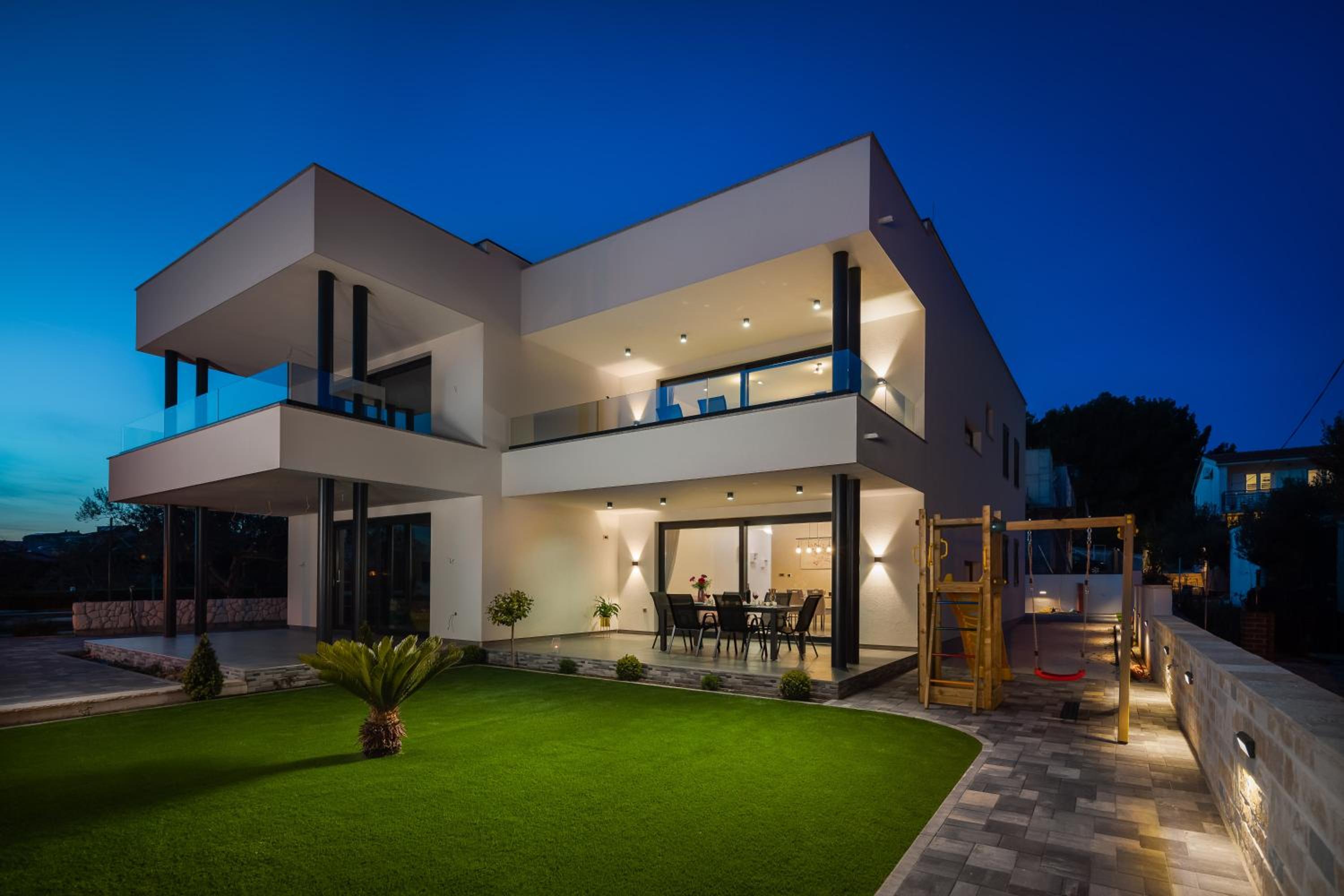 Luxury Apartment Blue Sky view 4