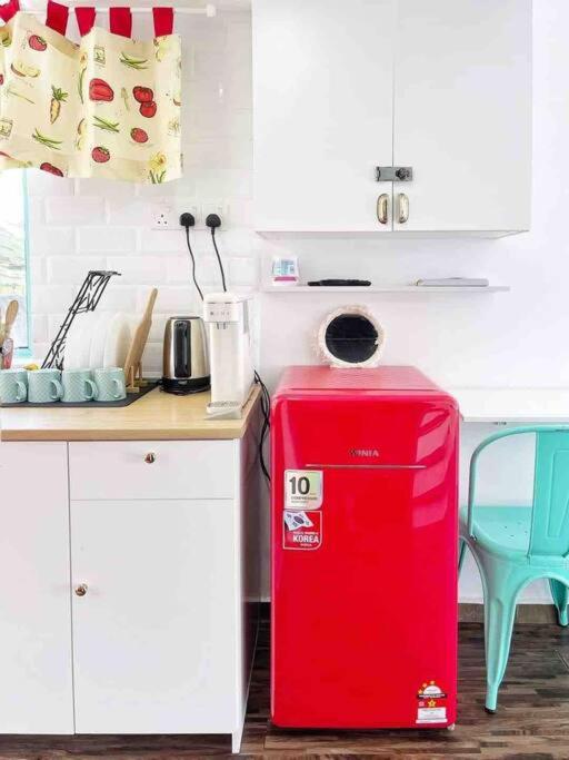 Wifi Netflix Tiny House near Jetty of Kuala Besut 4 pax view 5