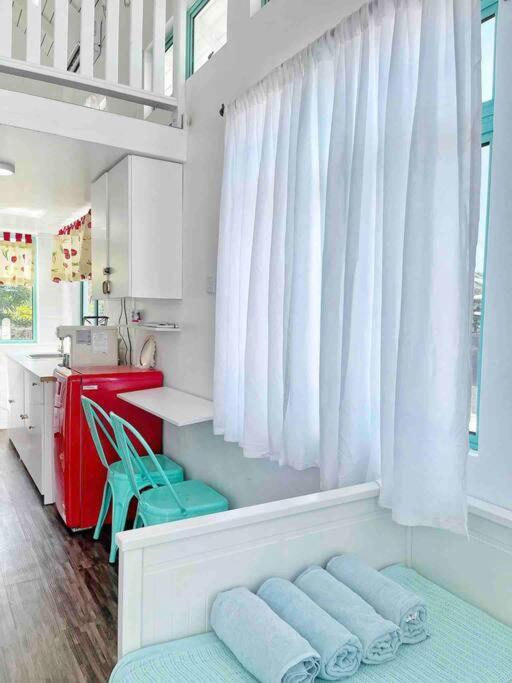 Wifi Netflix Tiny House near Jetty of Kuala Besut 4 pax photo 5