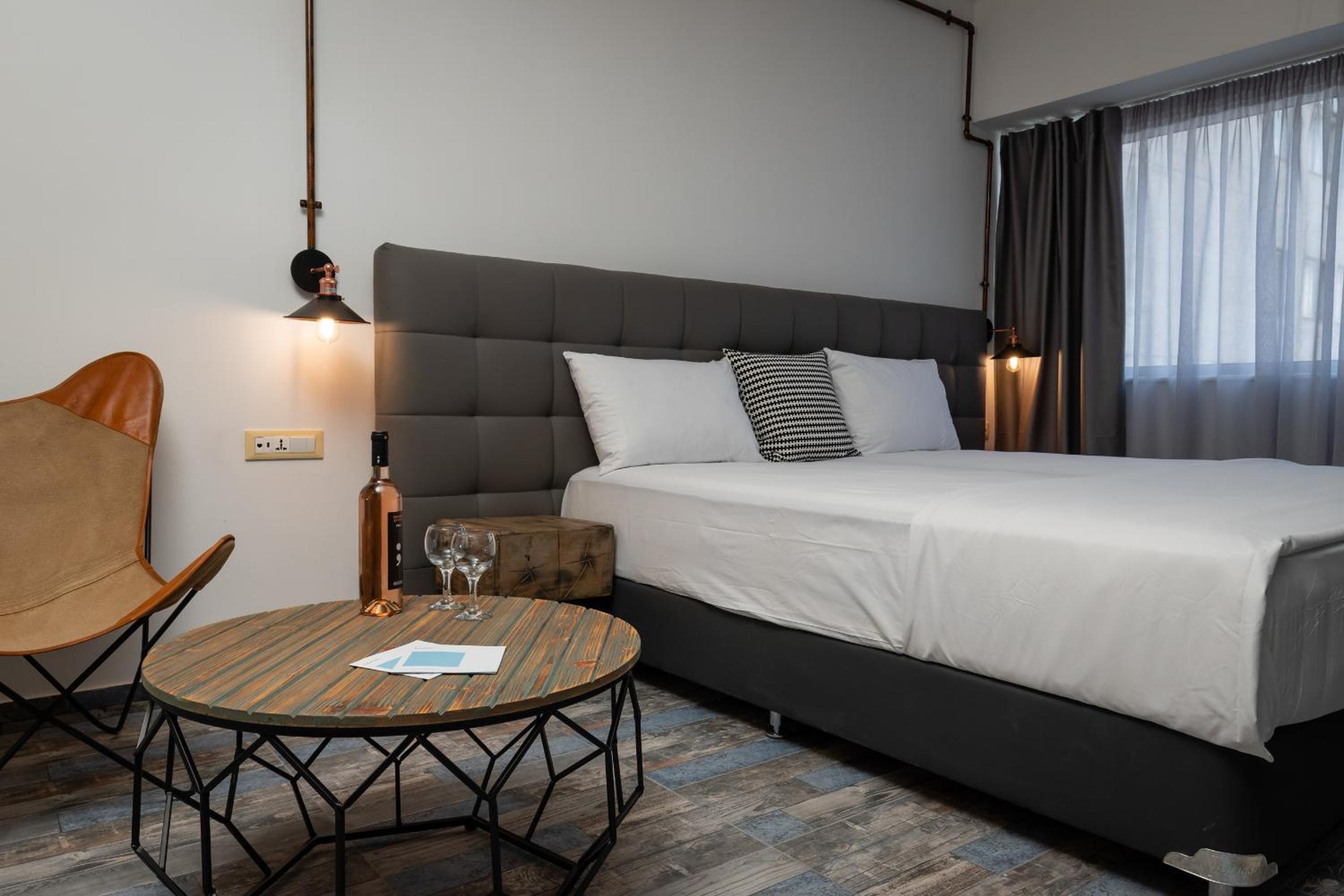 Amazing Apartments @ Aiolou Str.