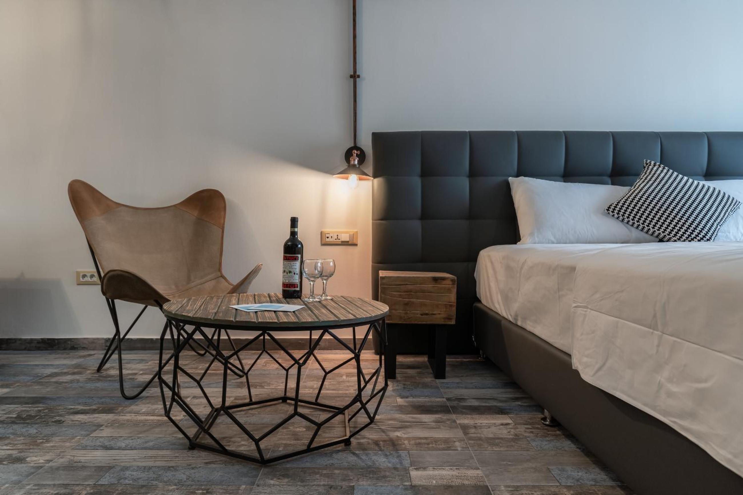 Amazing Apartments @ Aiolou Str.