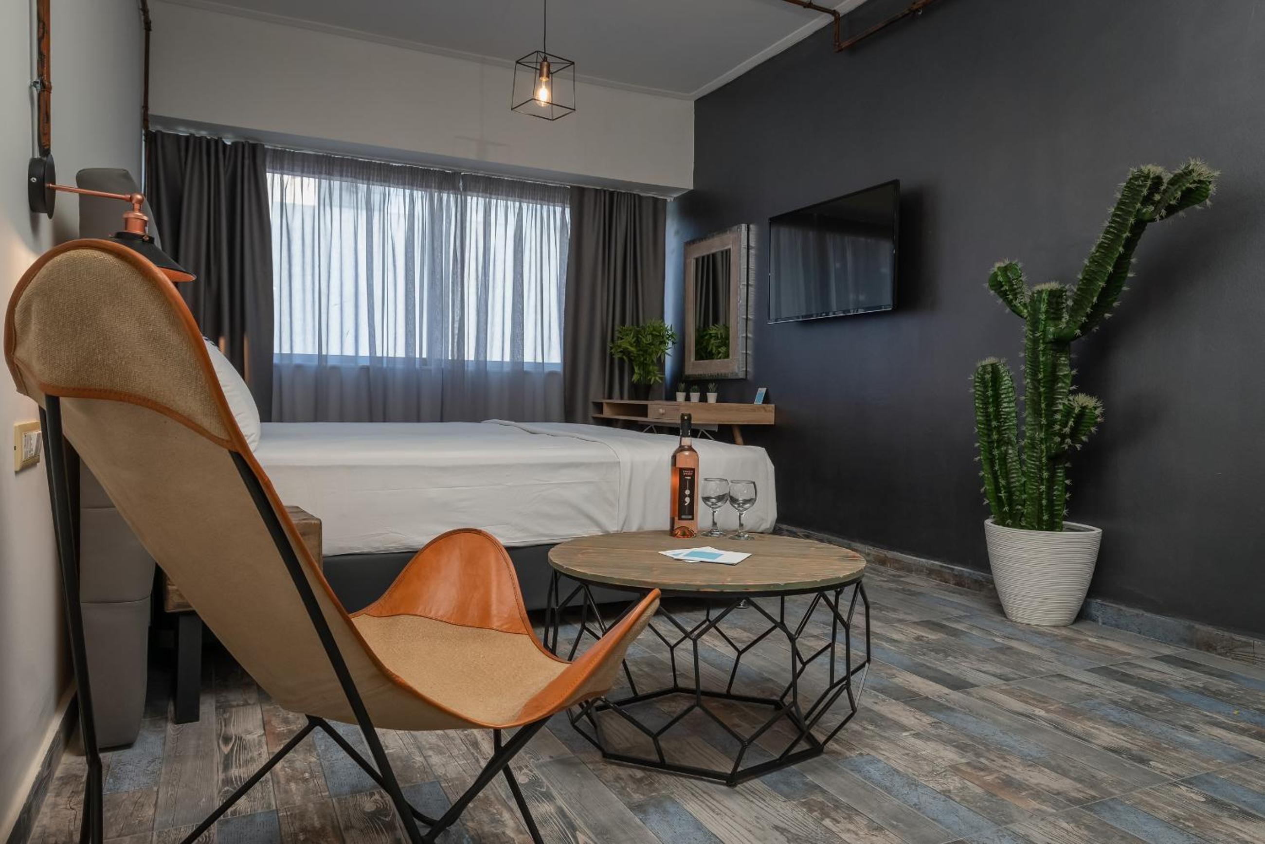 Amazing Apartments @ Aiolou Str.