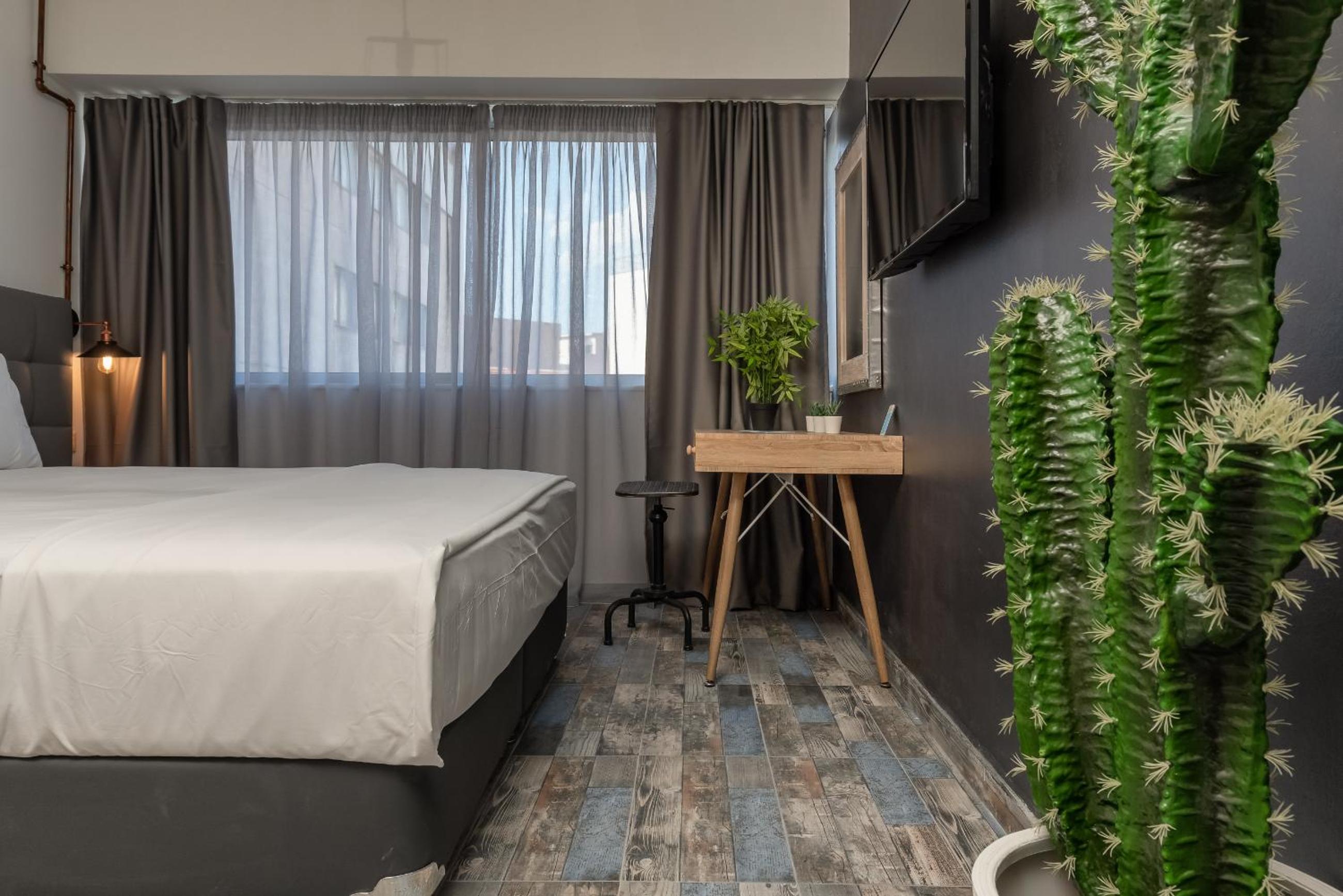 Amazing Apartments @ Aiolou Str.