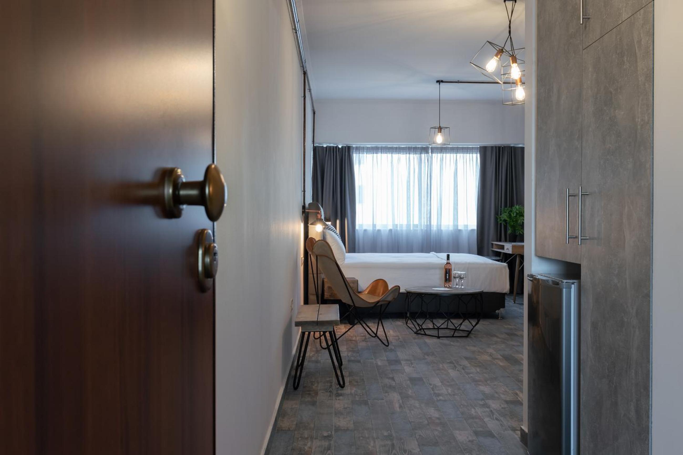 Amazing Apartments @ Aiolou Str.