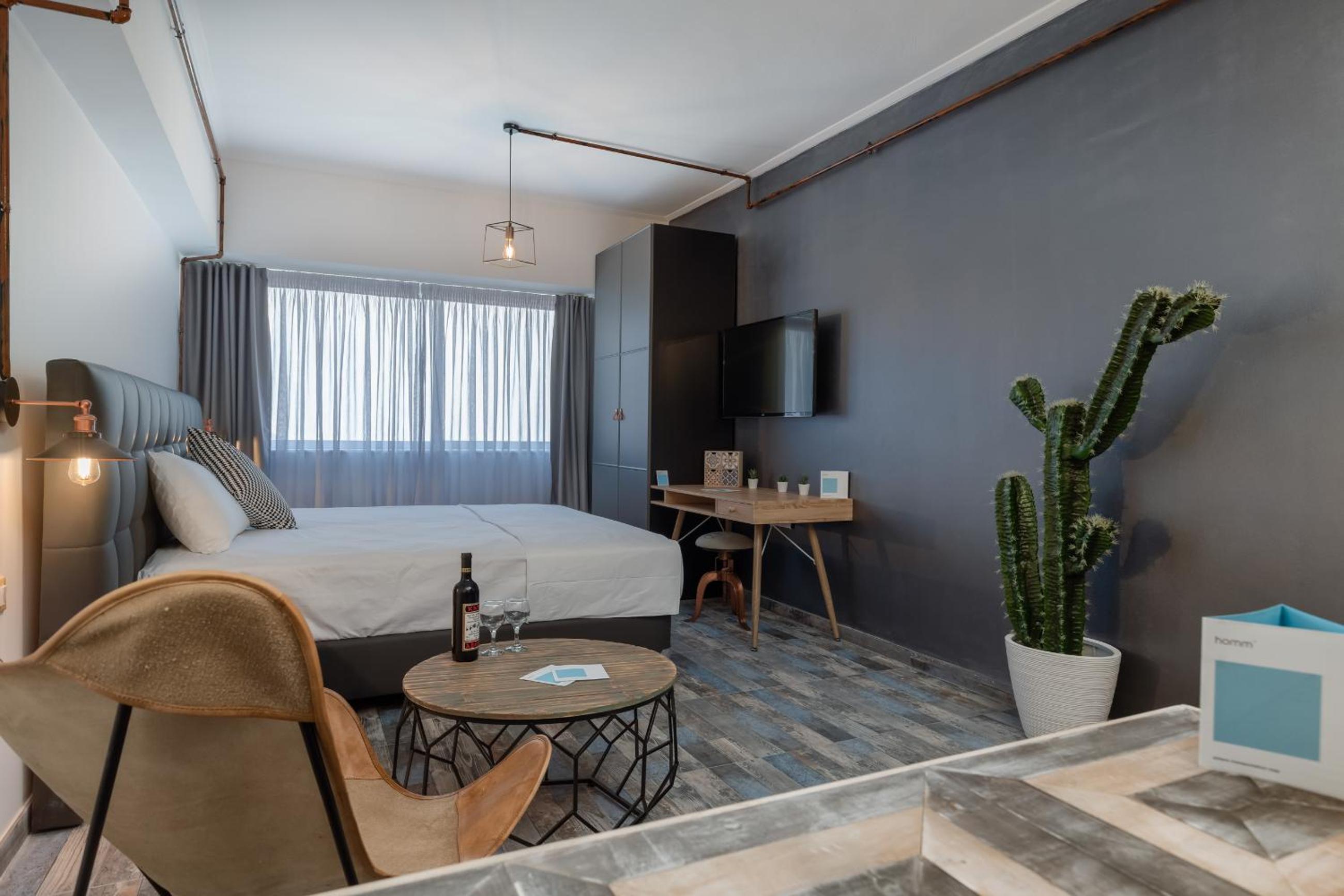 Amazing Apartments @ Aiolou Str.
