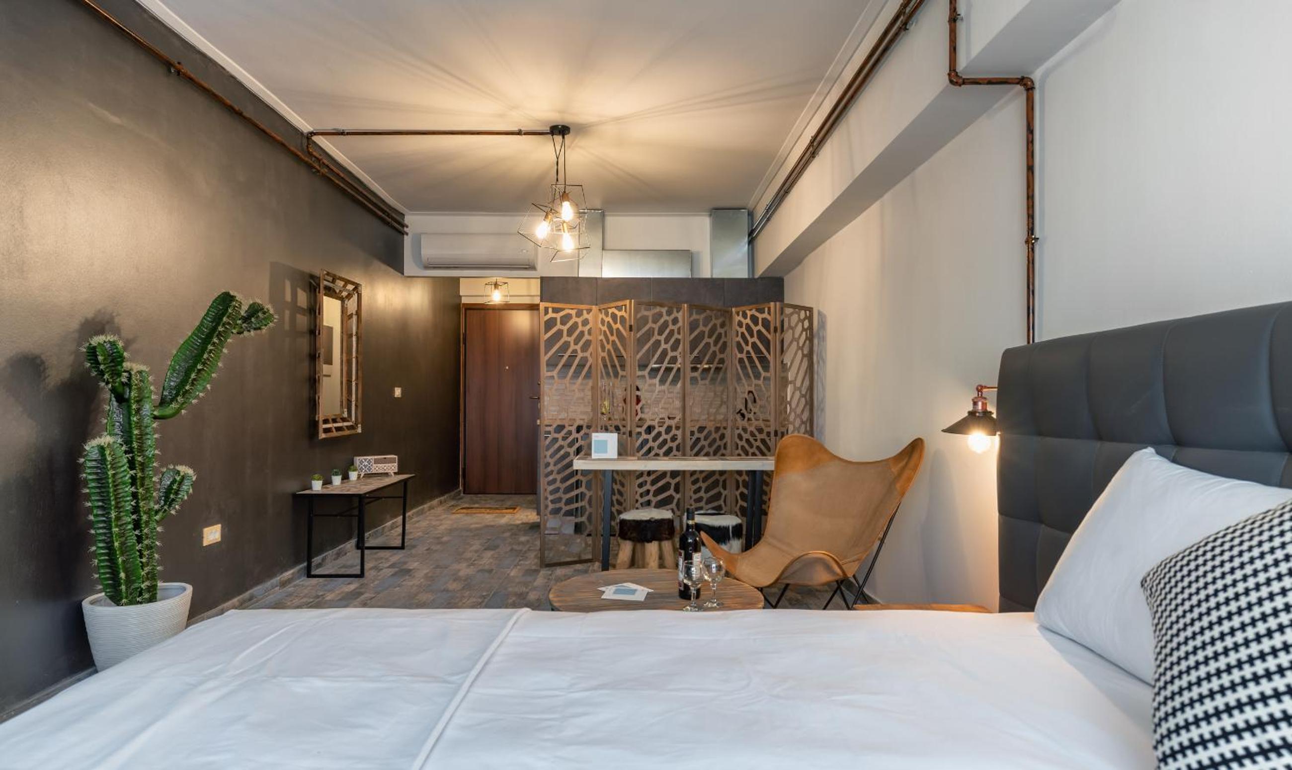 Amazing Apartments @ Aiolou Str.