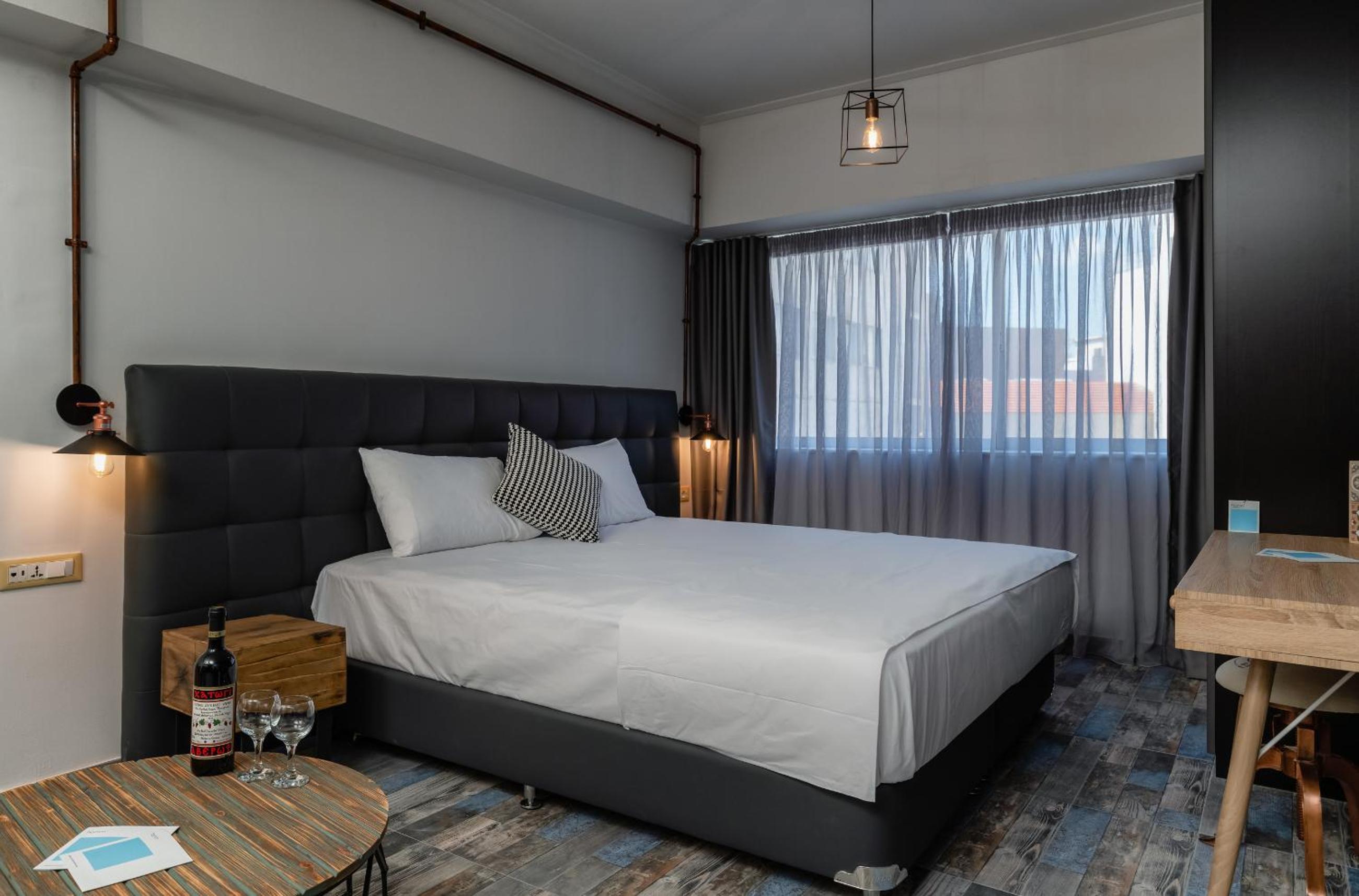 Amazing Apartments @ Aiolou Str.