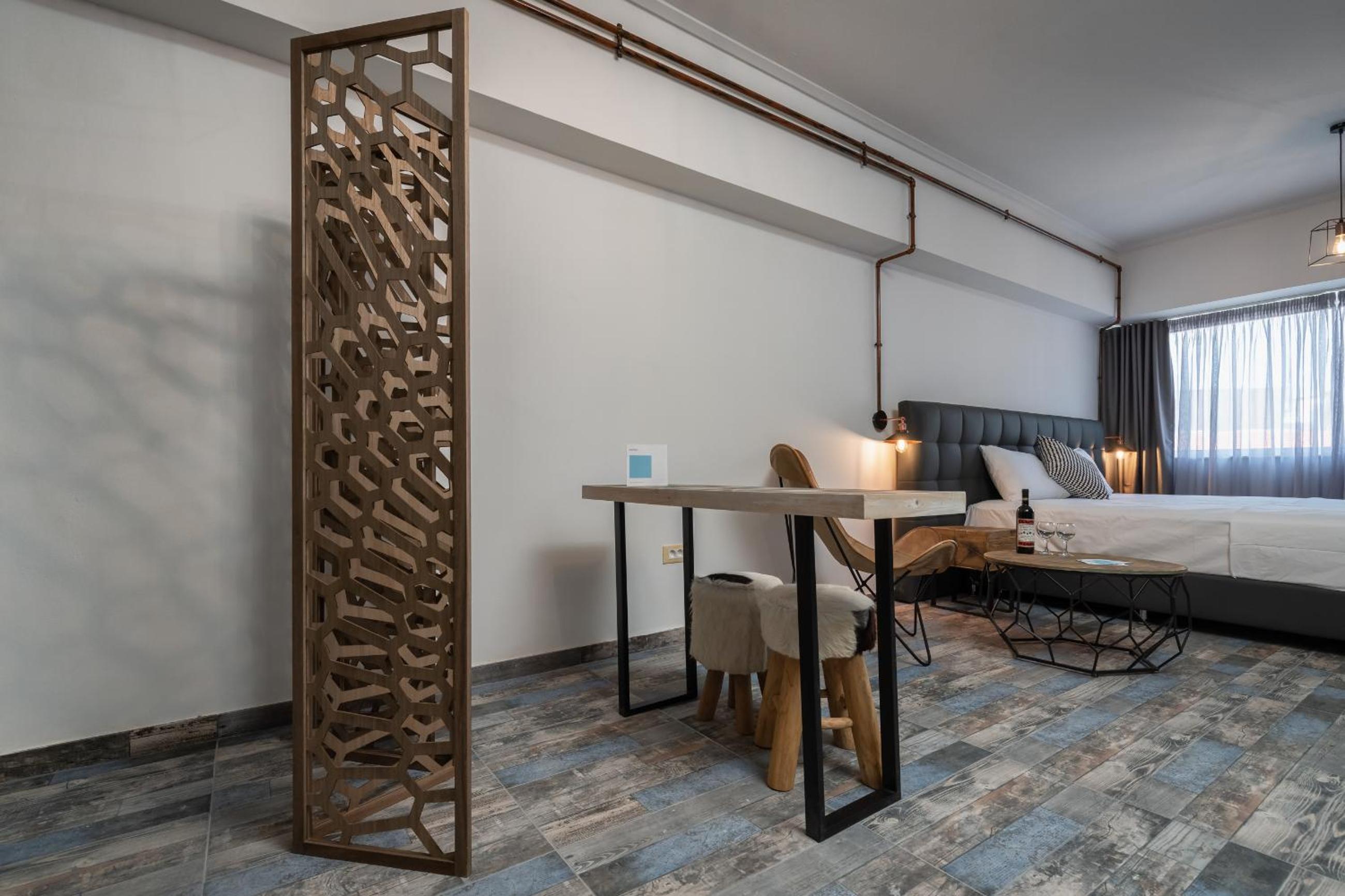 Amazing Apartments @ Aiolou Str.