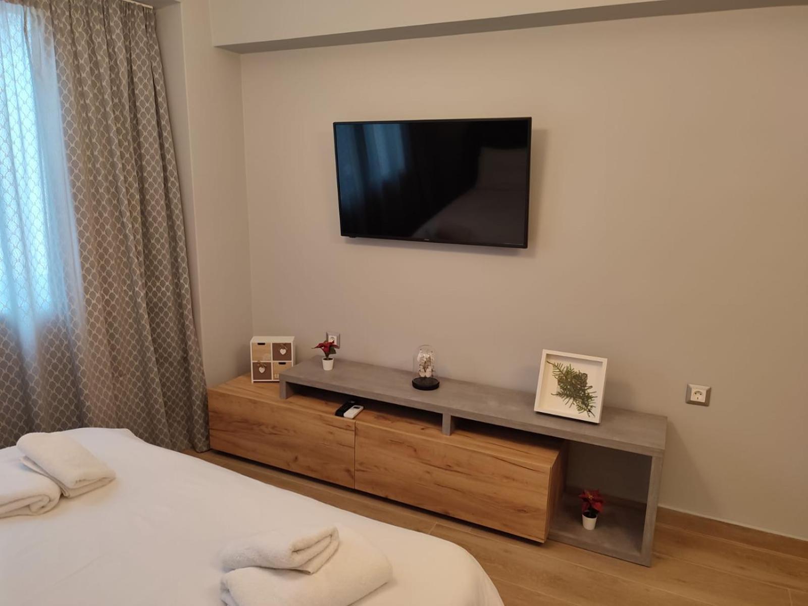 Amazing Apartments @ Aiolou Str.