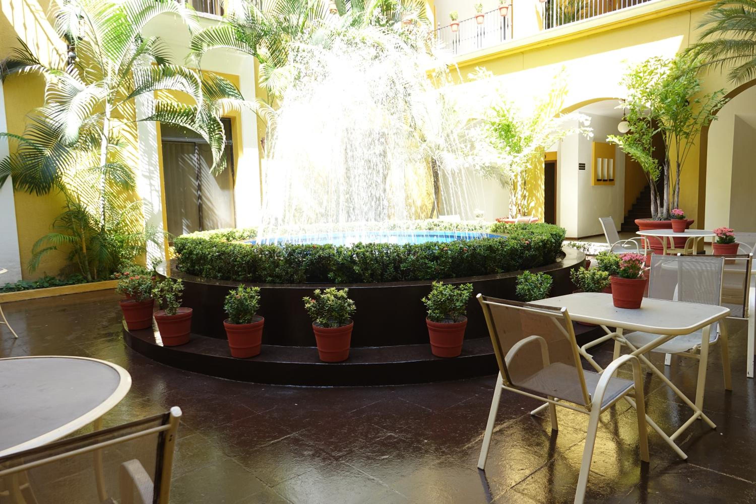 Colima Vacations - Hotel America - Property Image 1