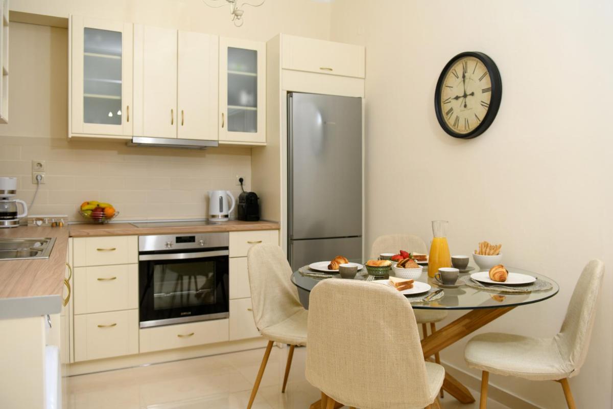 Nostalgia City Apartment photo 5