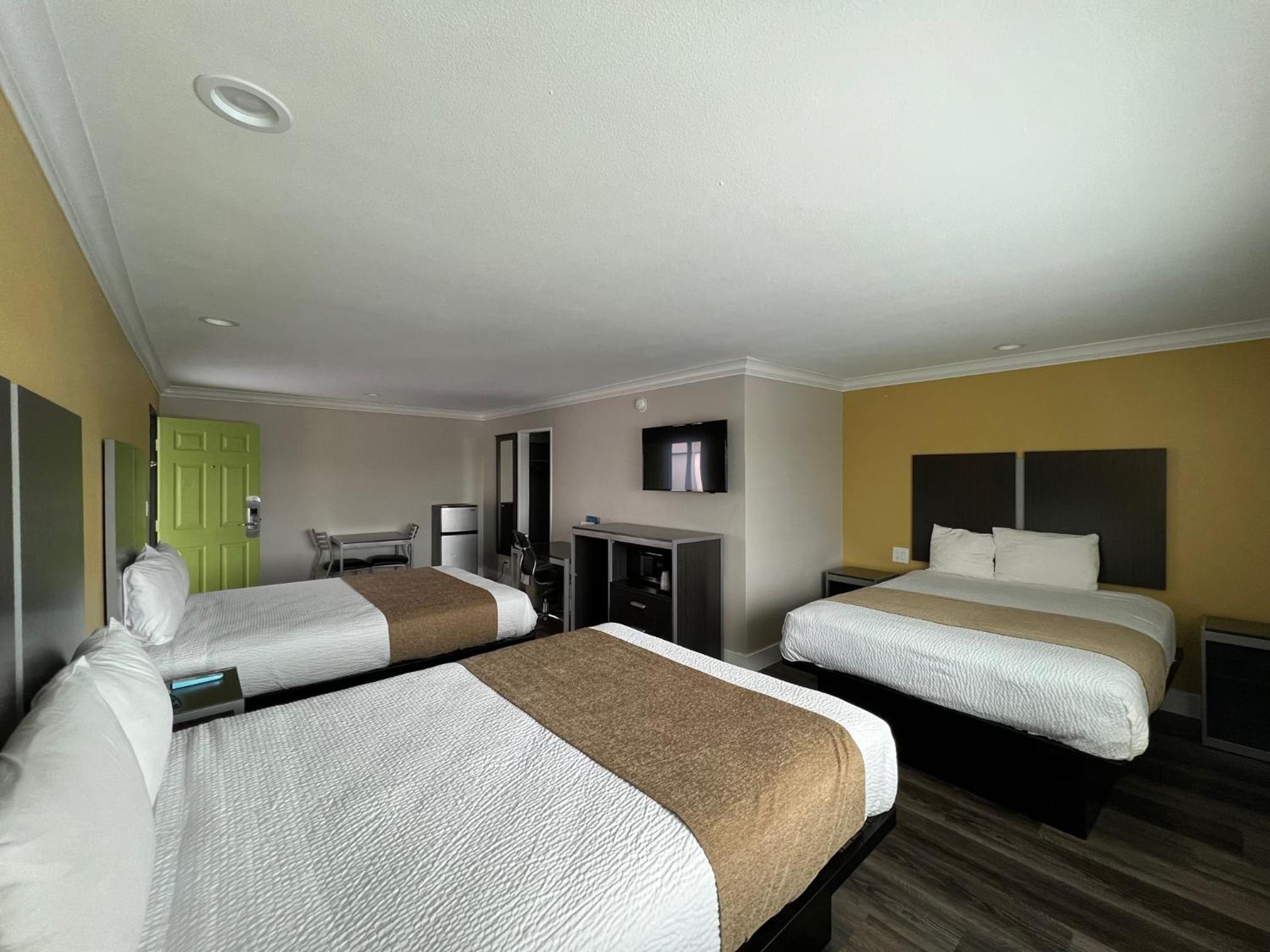 Deluxe Inn Hawthorne/ LAX