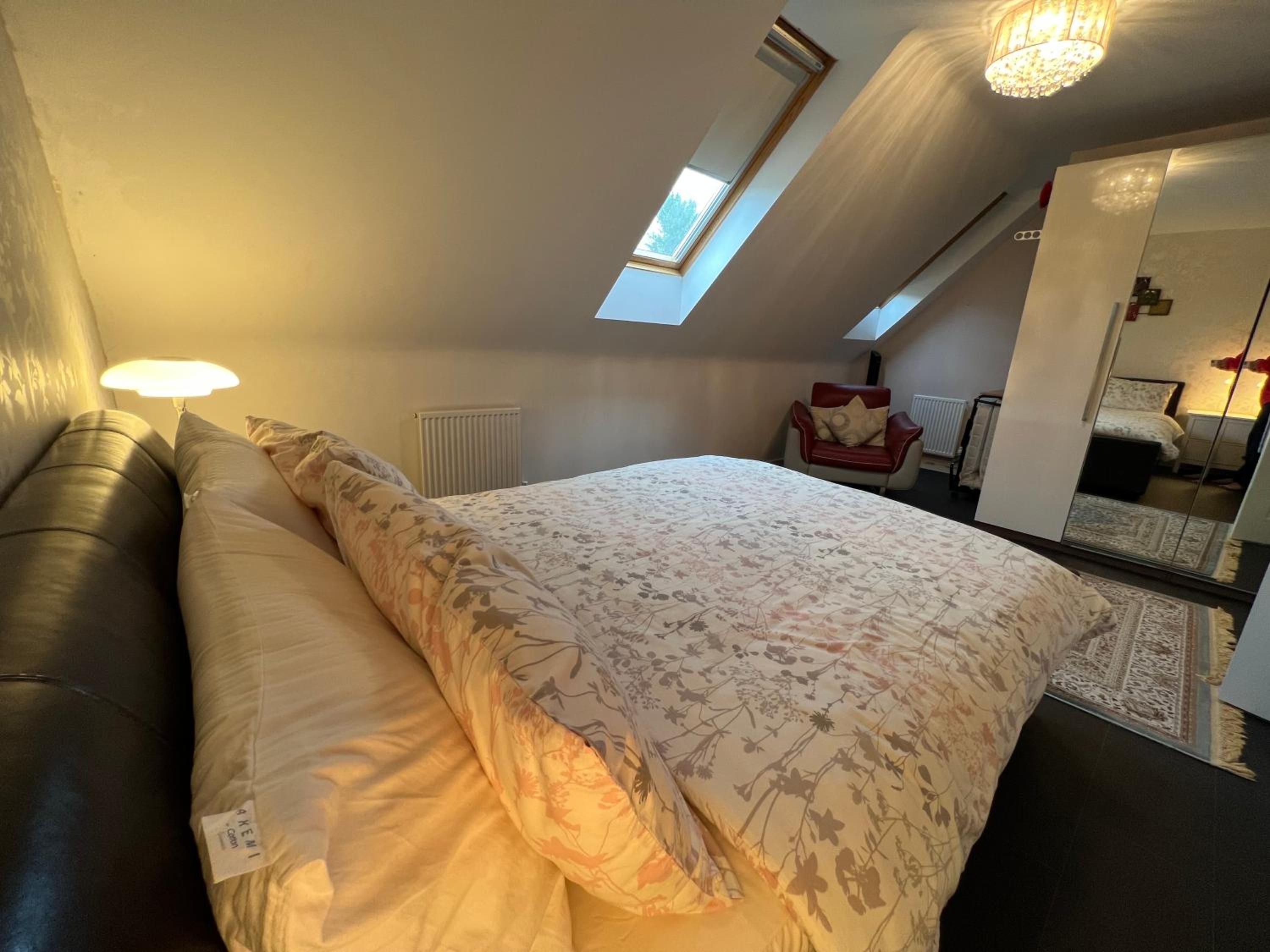 Sheffield City Centre , free Wifi & Parking - Private Room - Shared House view 2