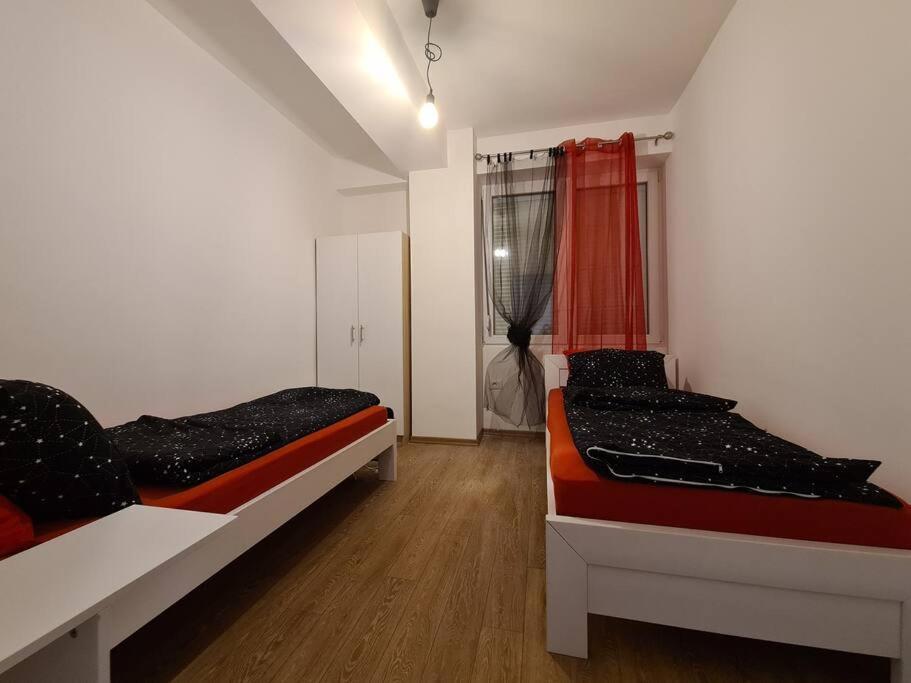 Charming Red Light City Centar apartment view 3