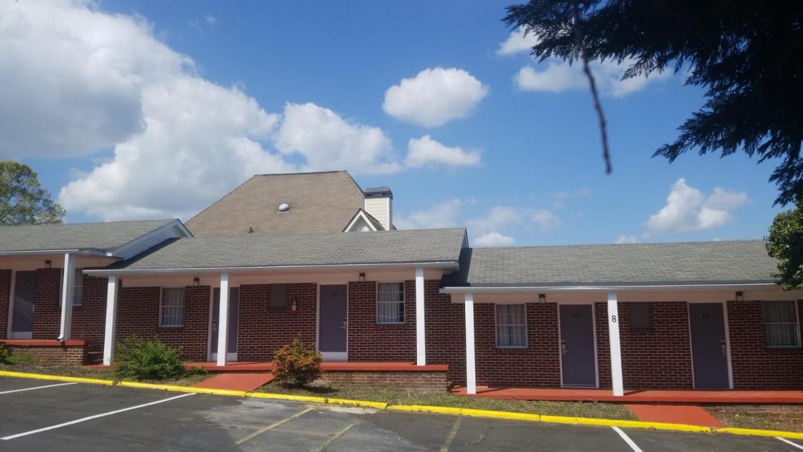TOCCOA MOTEL view 3