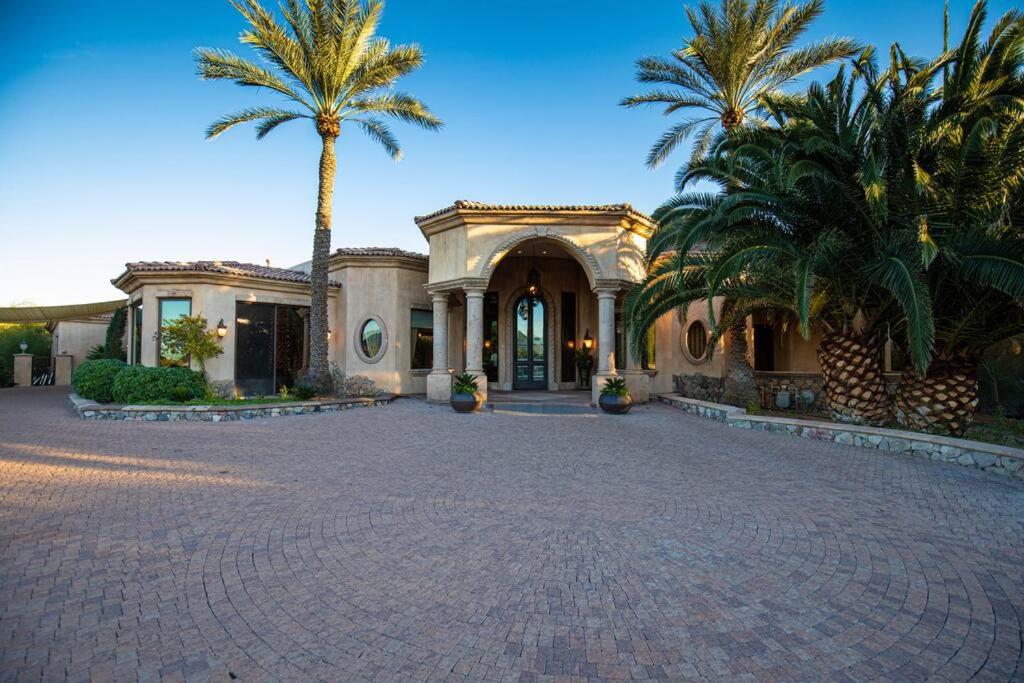 Camelback Mountain Mansion in Paradise Valley, AZ view 2