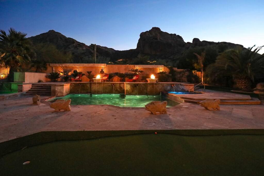 Camelback Mountain Mansion in Paradise Valley, AZ view 5
