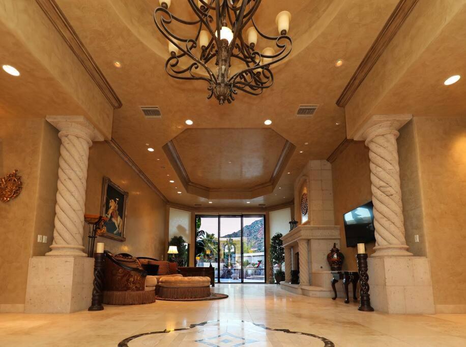 Camelback Mountain Mansion in Paradise Valley, AZ view 4