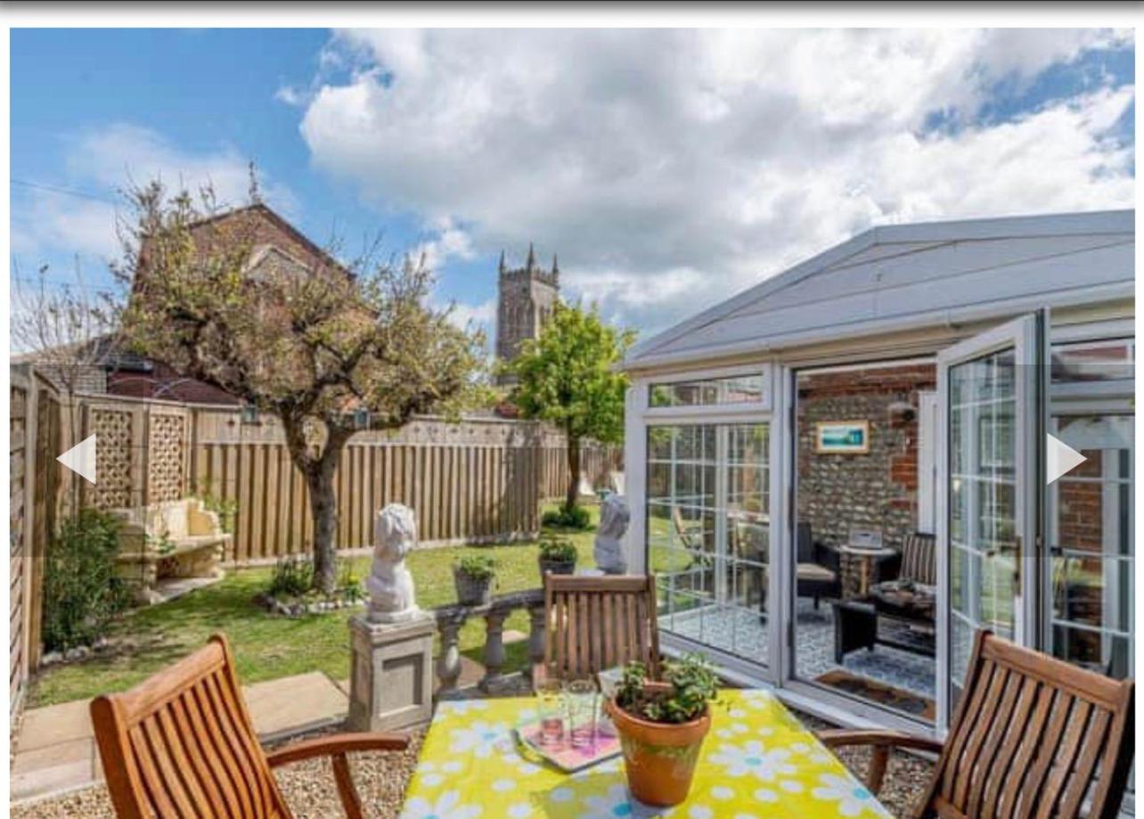 West Cottage. Central, beautiful, 2 mins to beach.