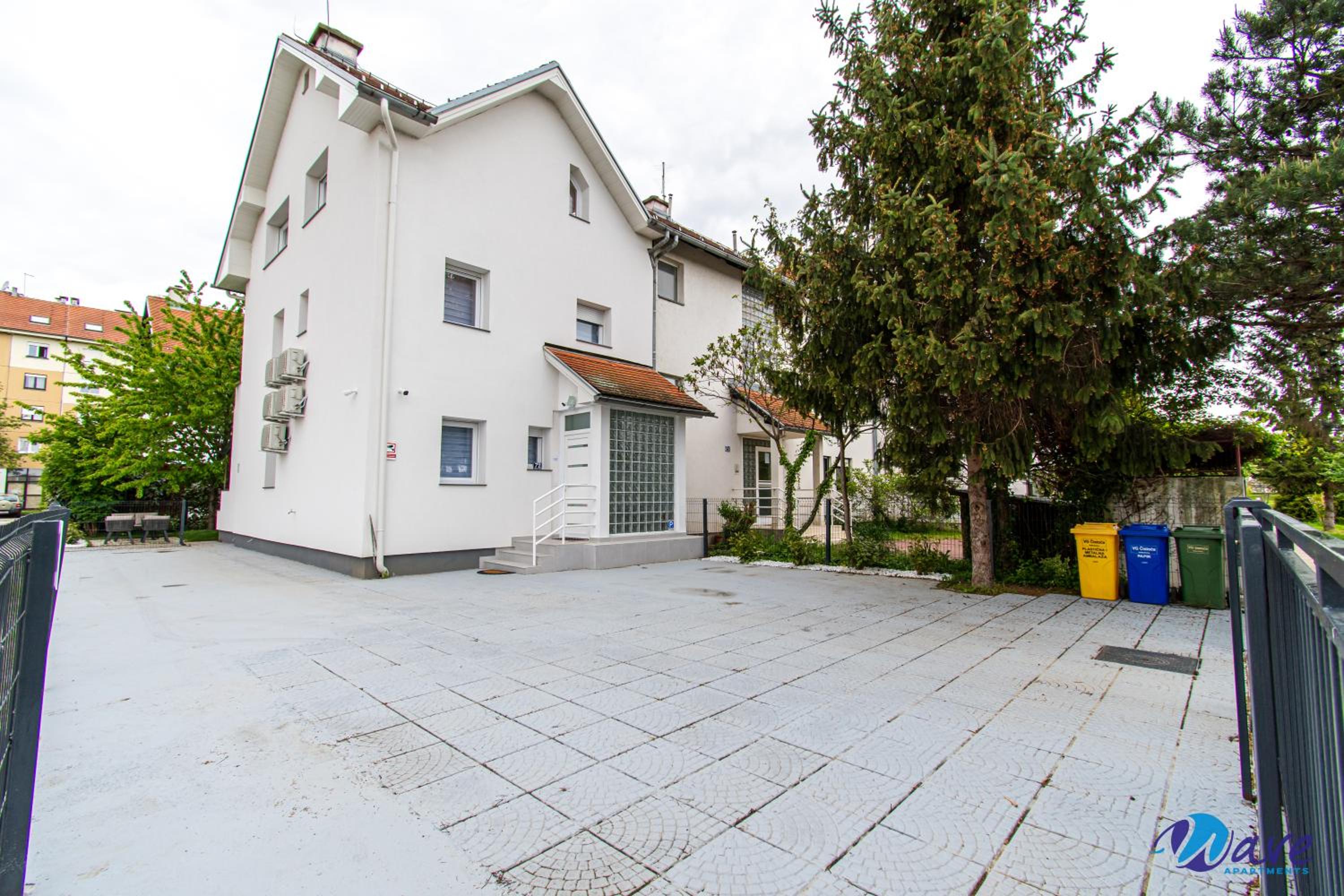 TWO BEDROOM MODERN APARTMENT near the AIRPORT