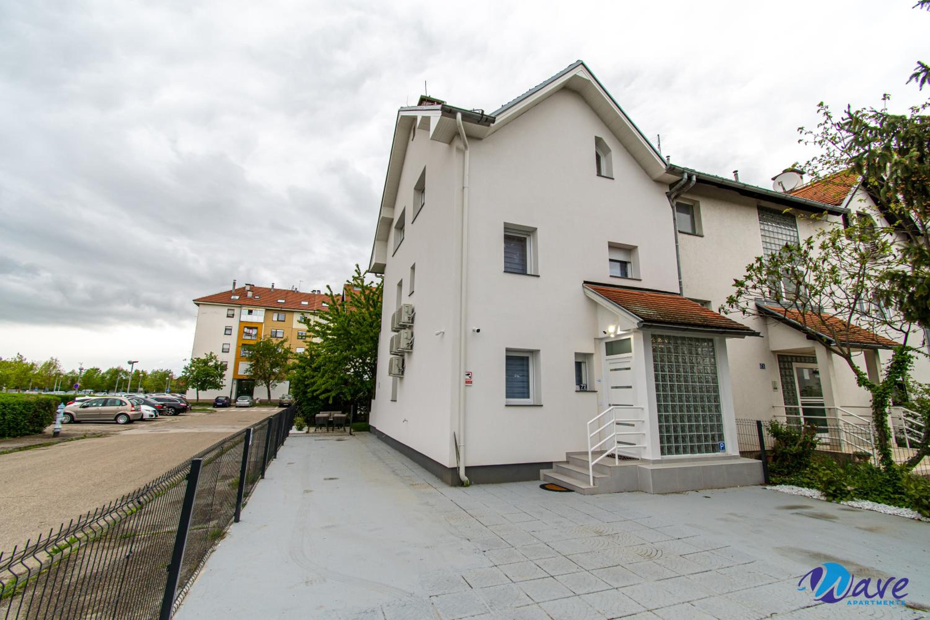 TWO BEDROOM MODERN APARTMENT near the AIRPORT