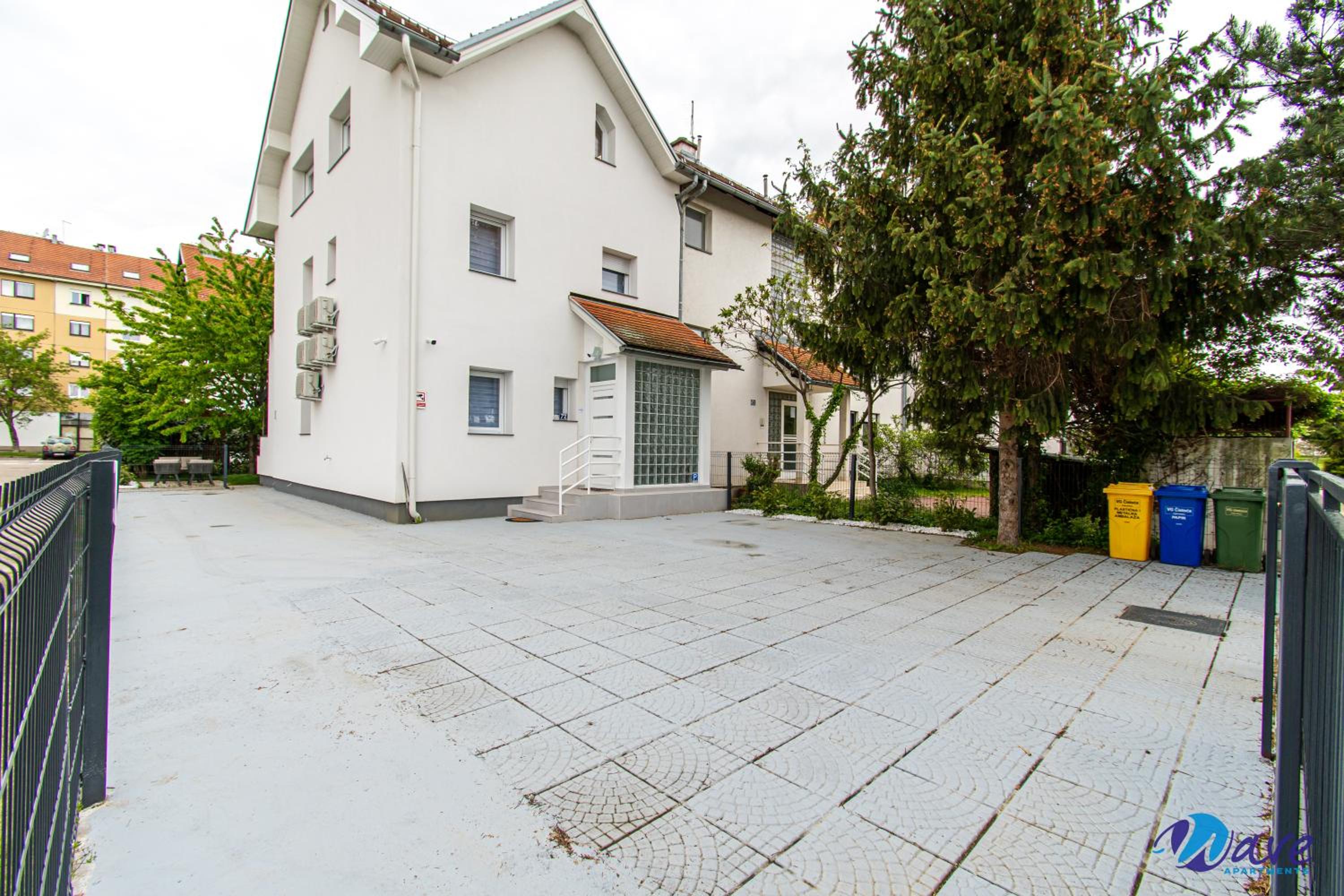 TWO BEDROOM MODERN APARTMENT near the AIRPORT