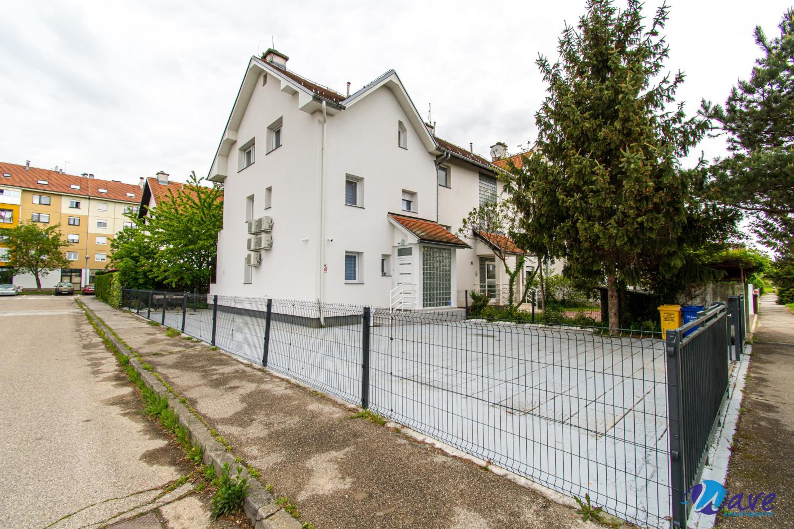 TWO BEDROOM MODERN APARTMENT near the AIRPORT