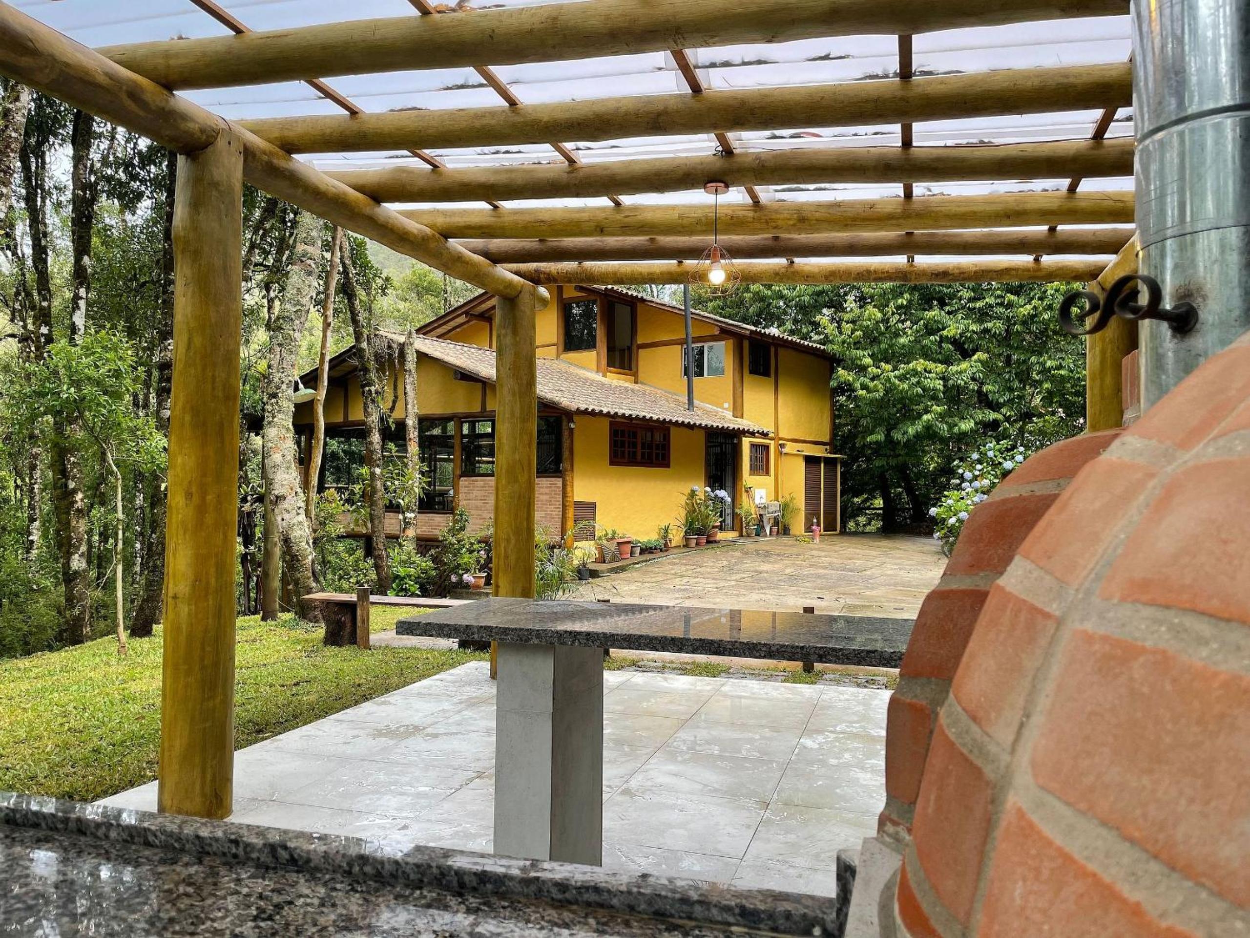 House with gourmet area near Amantikir Park